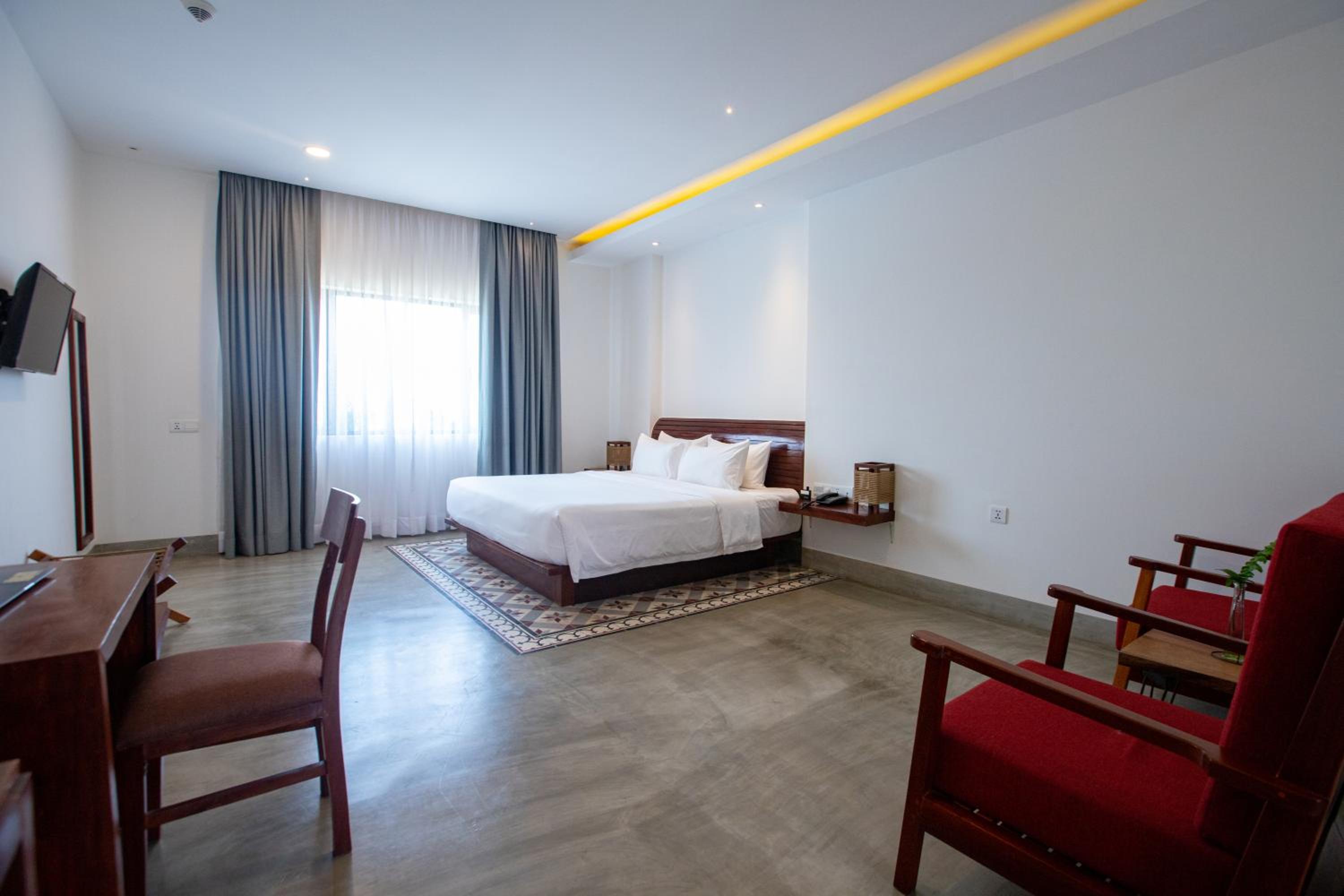 Deluxe Double with Balcony, Pool View - Photo 2