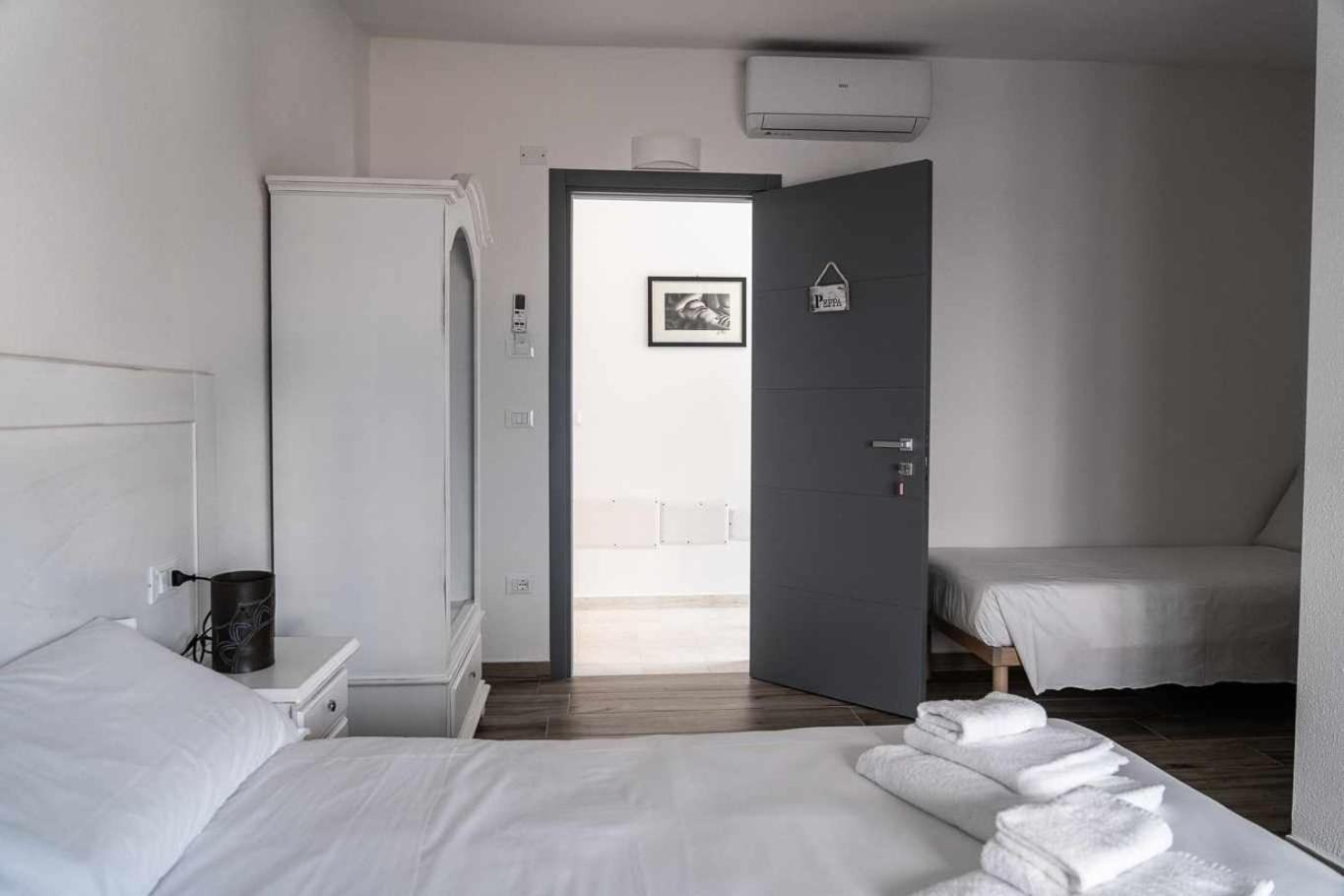 Economy Triple Room photo 3
