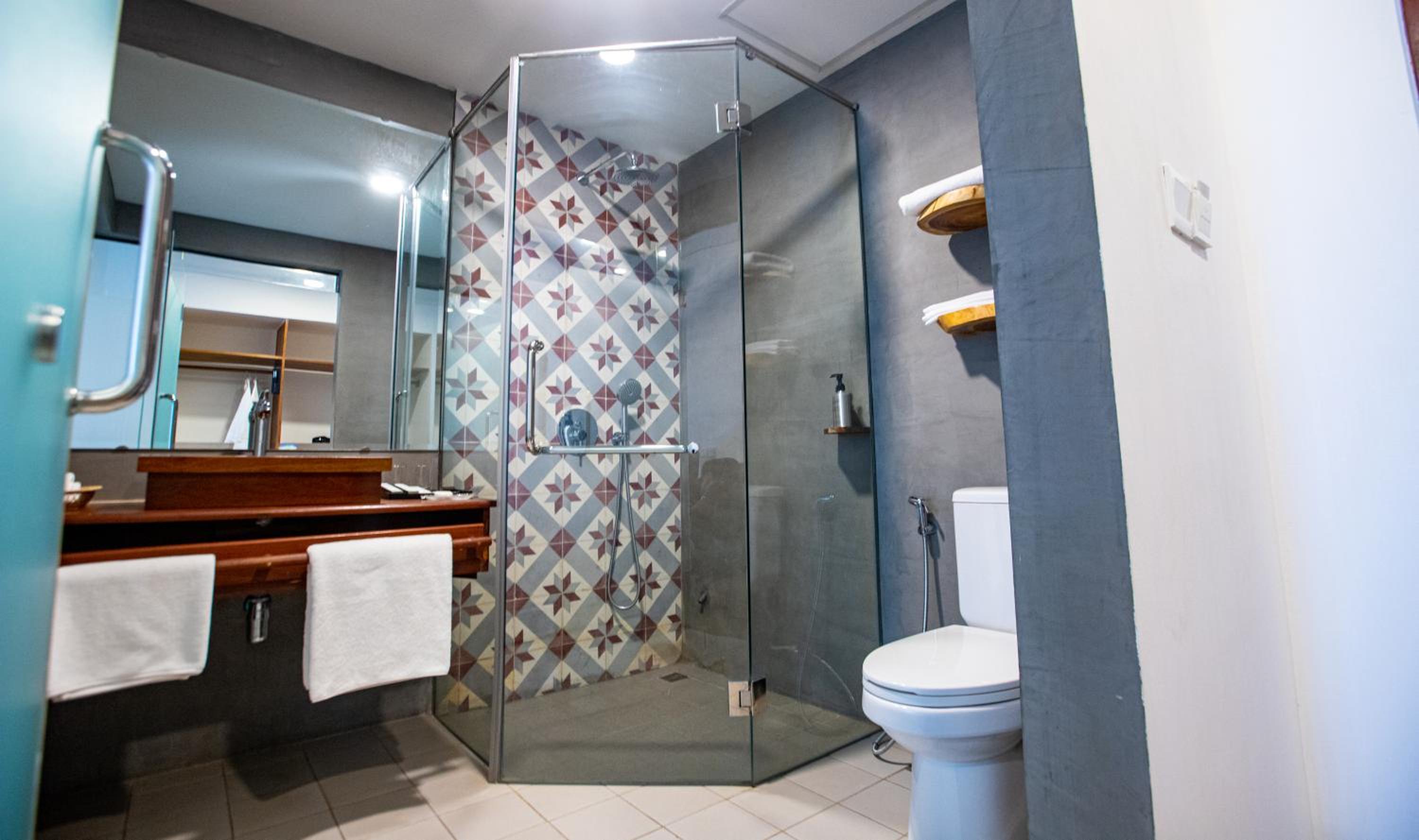 Deluxe Double with Balcony, Pool View - Photo 13