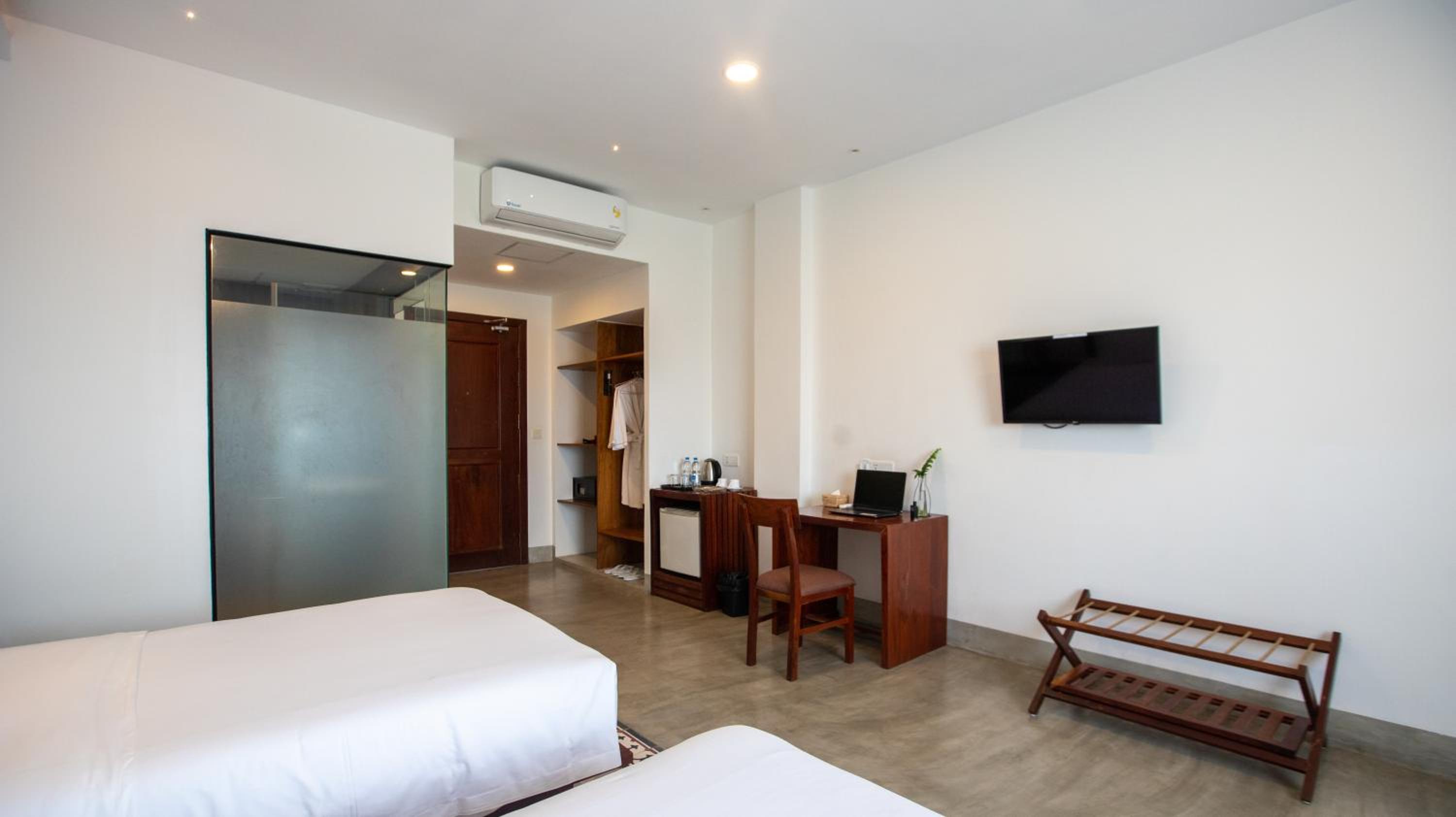 Deluxe Twin Room - Photo 9