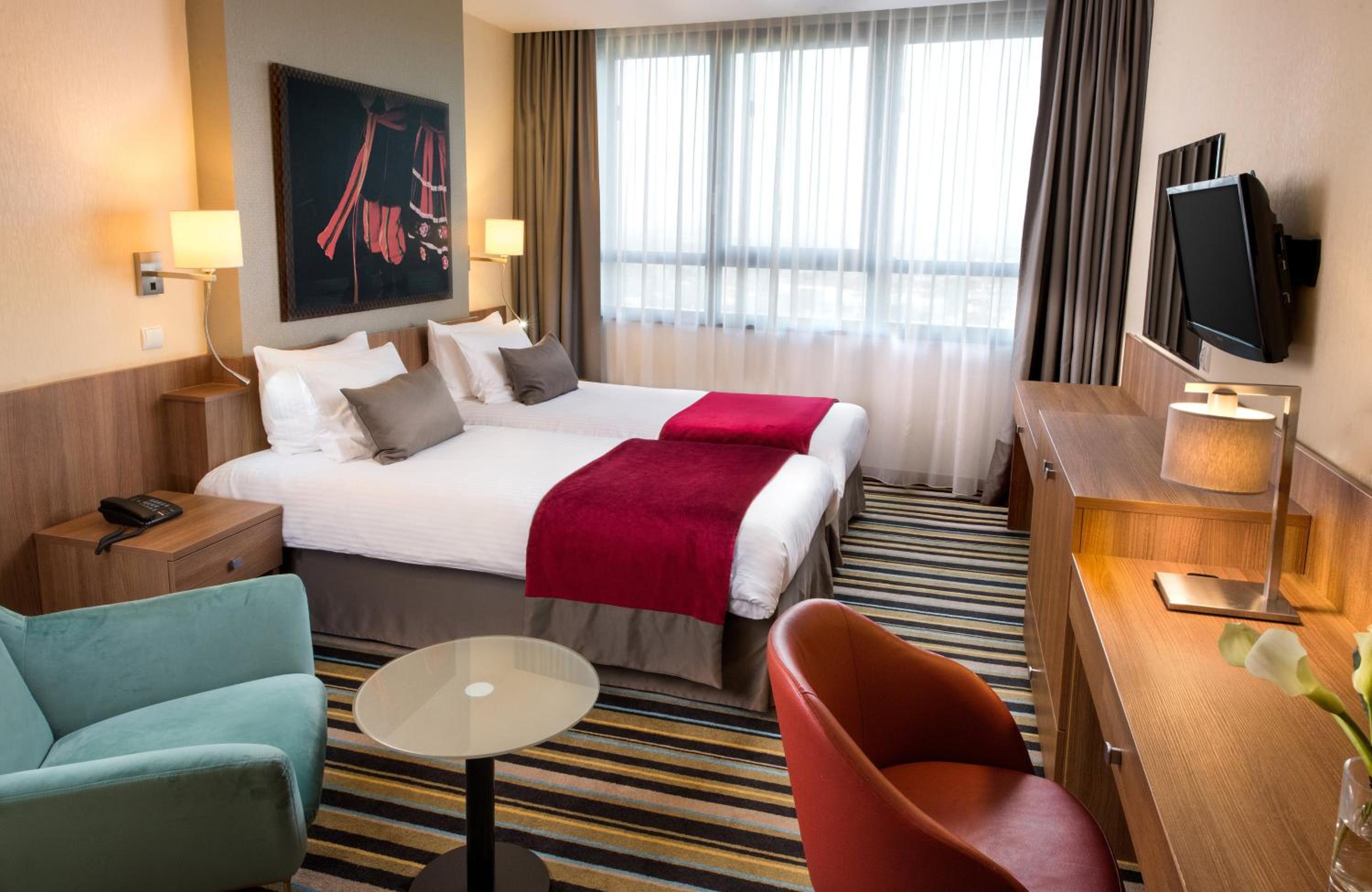 Comfort Double or Twin Room with Extra Bed thumbnail 6