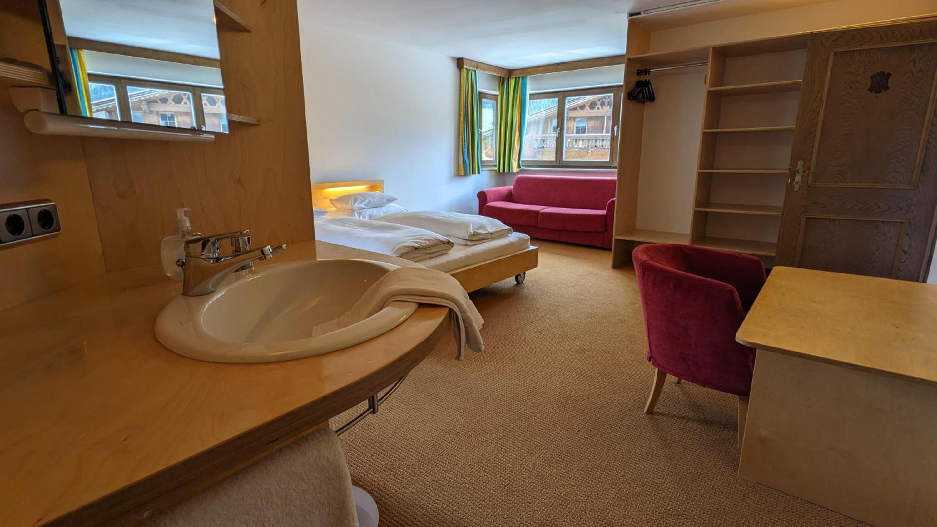 Budget Double Room photo 3