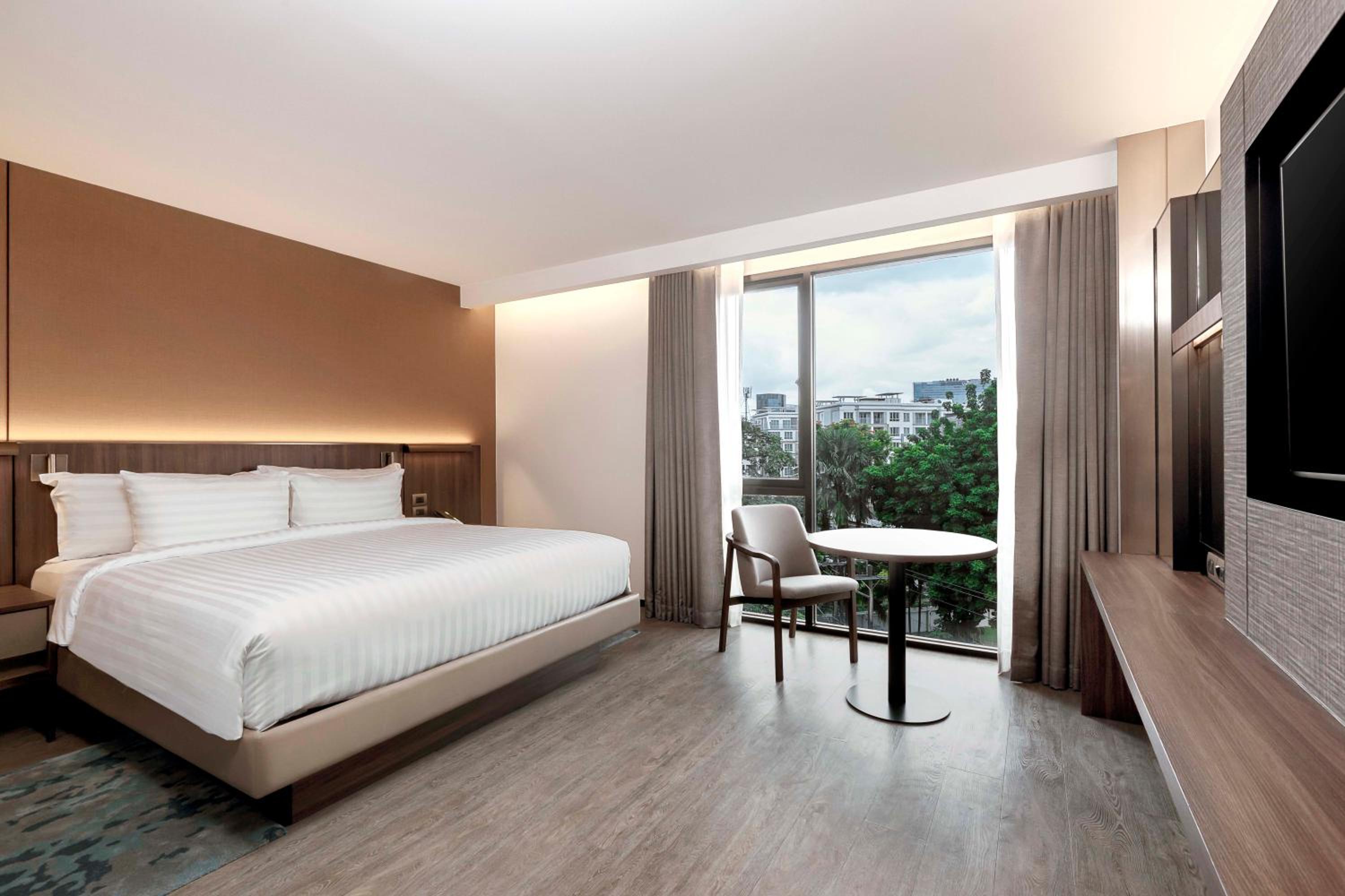 Premier Corner King Room