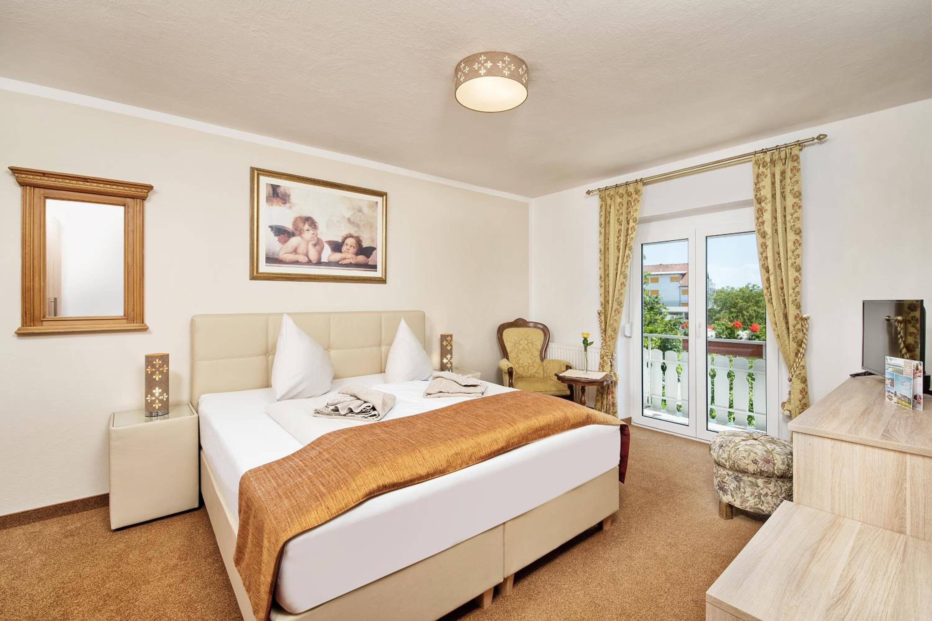 Large Double Room photo 1