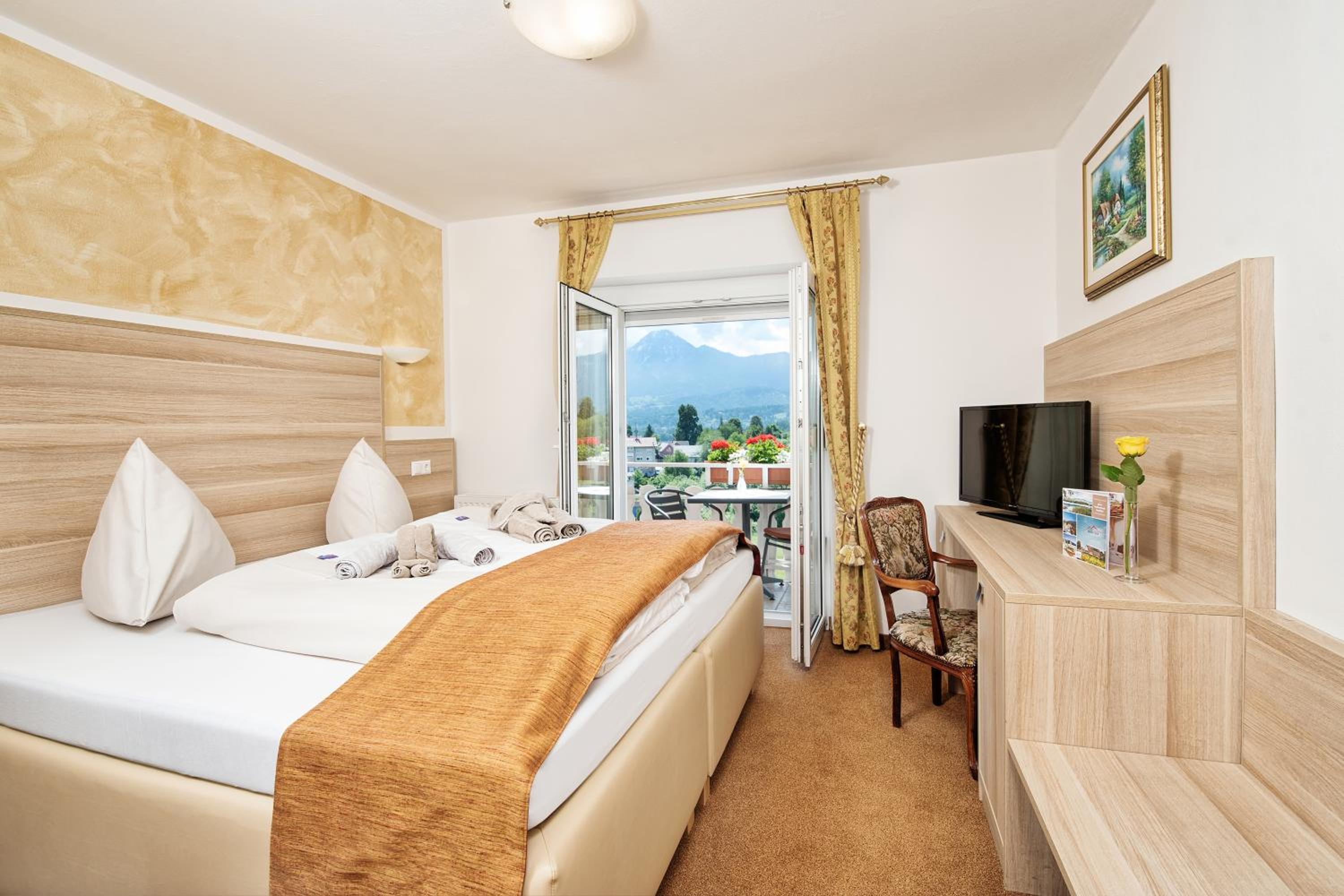 Double Room with Lake View photo 1
