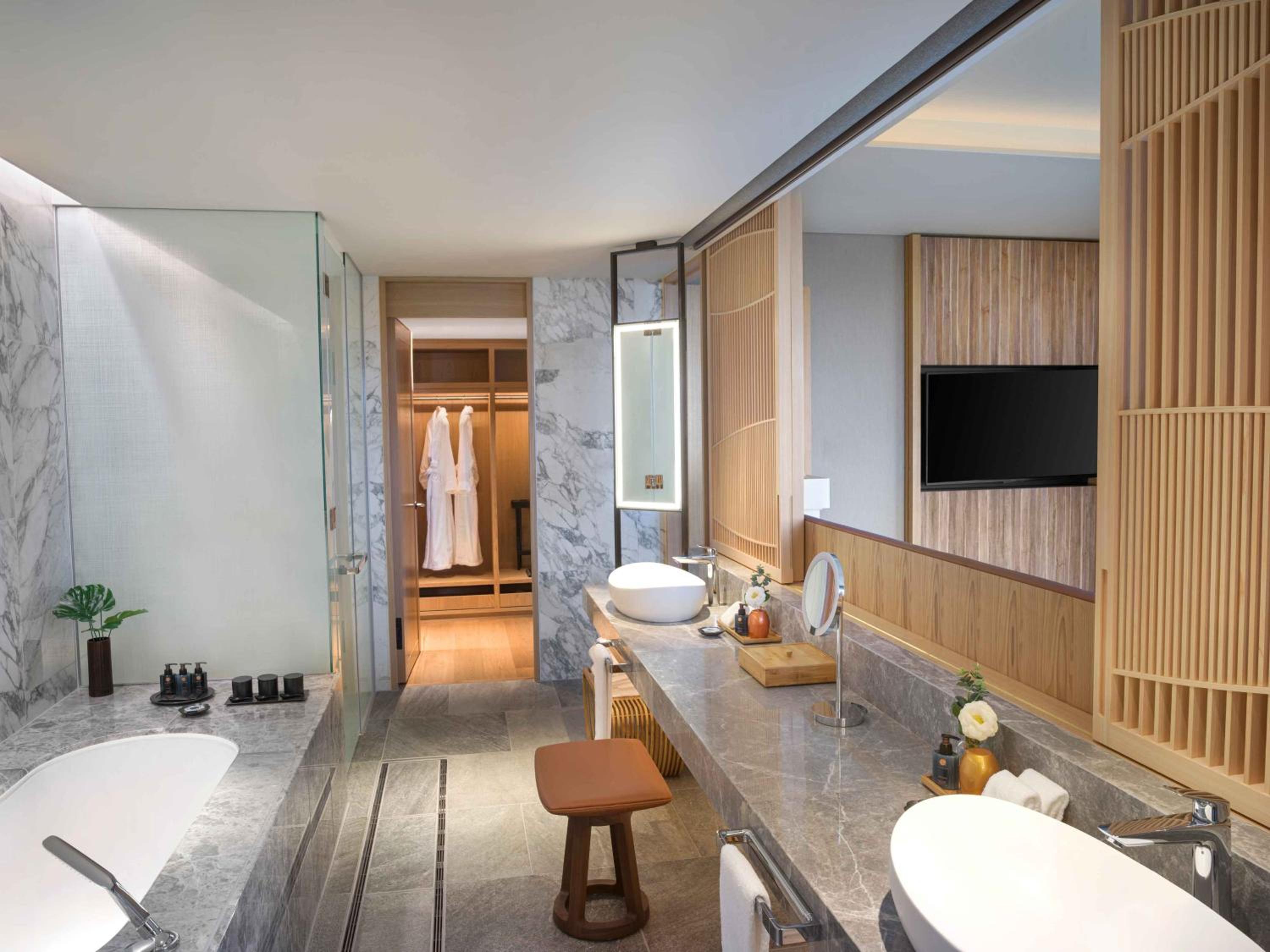 One-Bedroom Suite with Private Onsen - Lounge Access photo 2