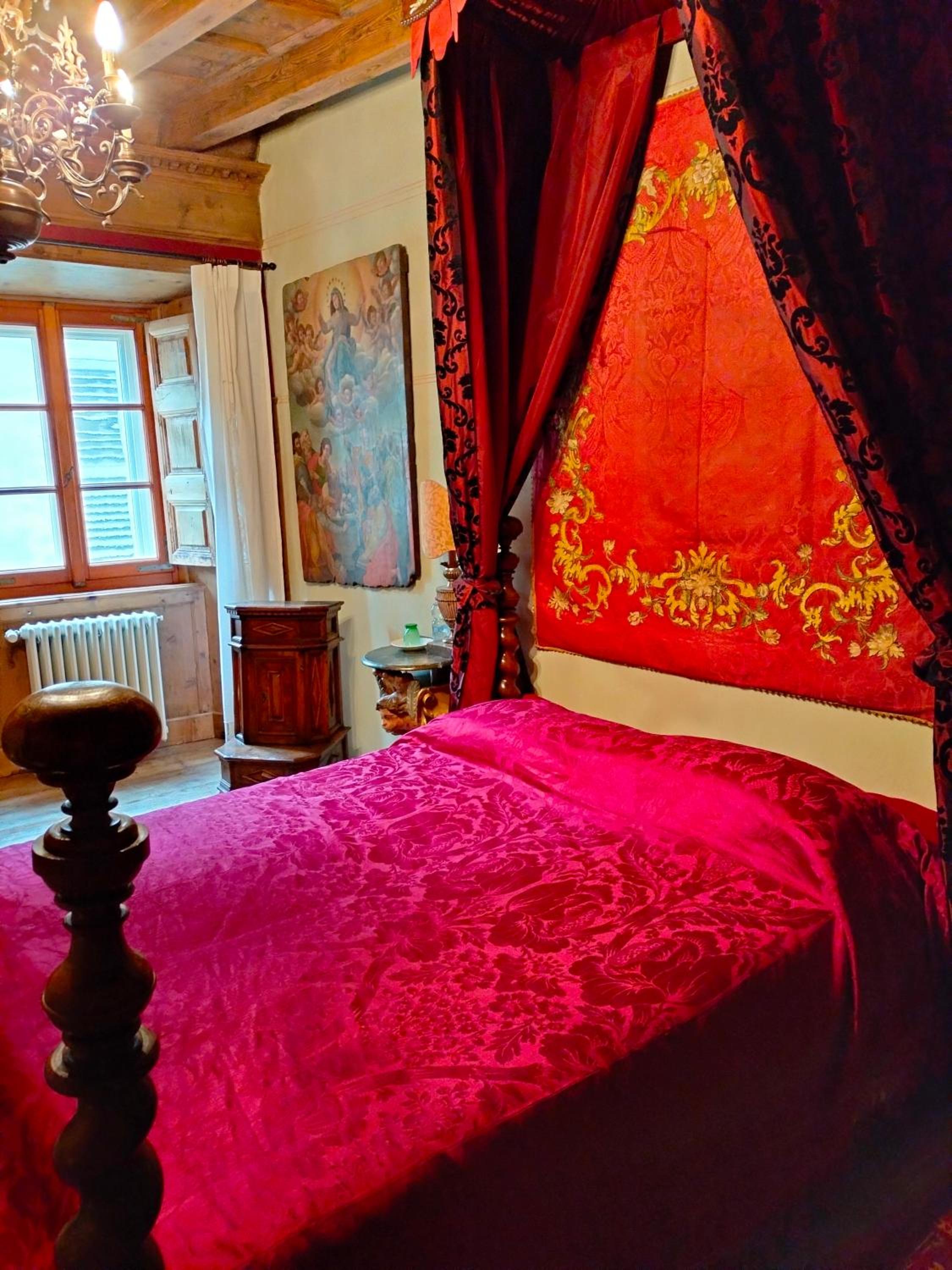 Deluxe King Suite - Photo 2
