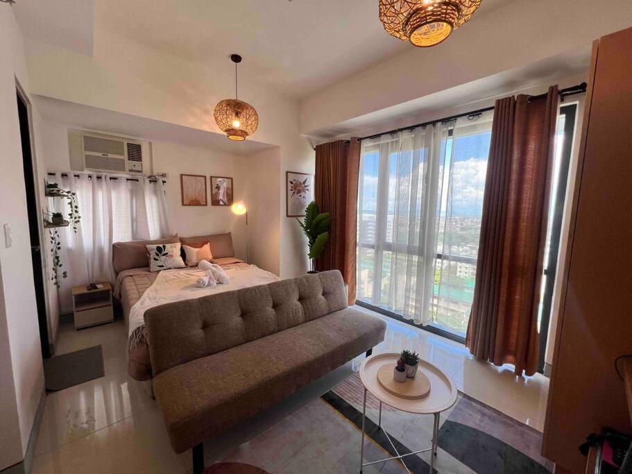 One-Bedroom Apartment - Photo 1
