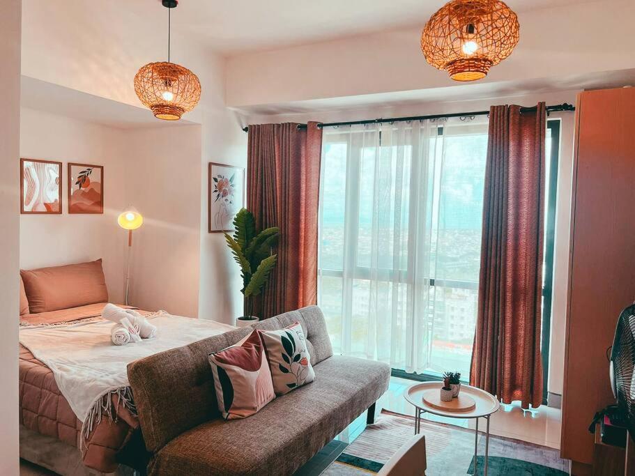 One-Bedroom Apartment - Photo 2
