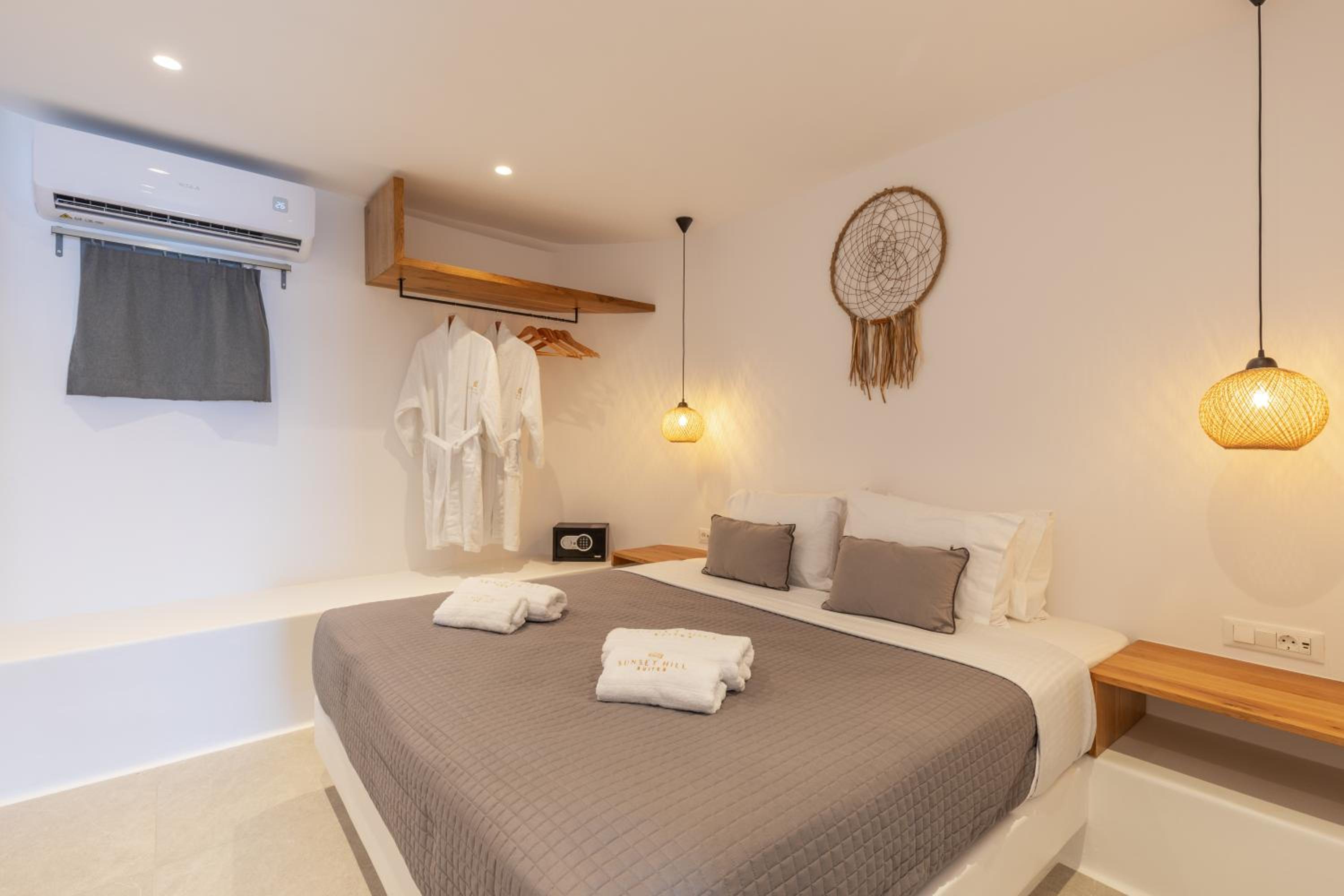 Executive Suite with Sea and Pool View and Hot Tub - Photo 22