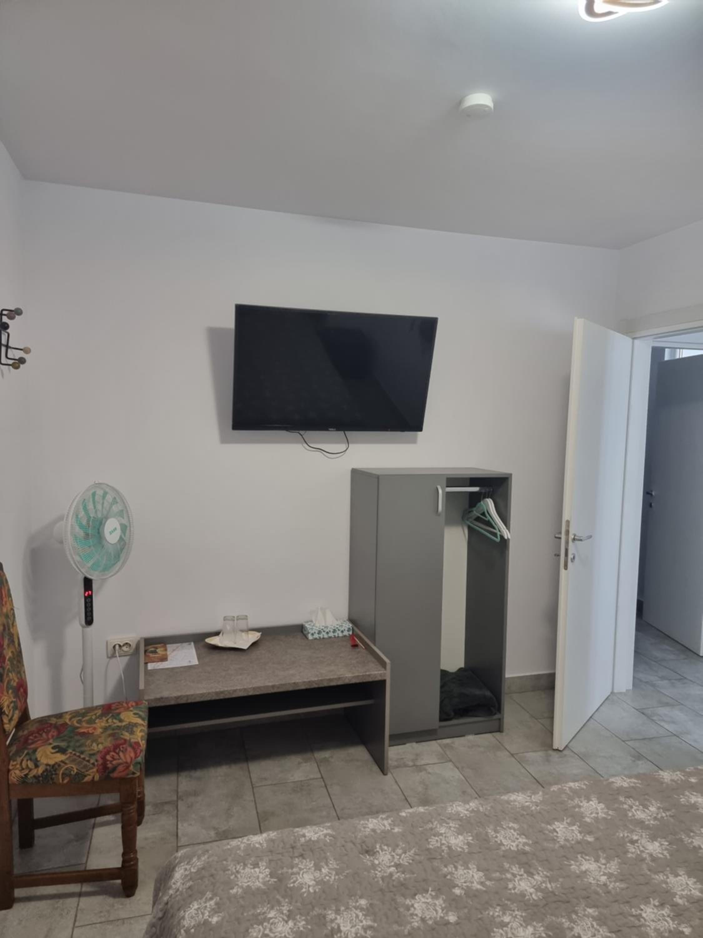 Two-Bedroom Apartment - Photo 5