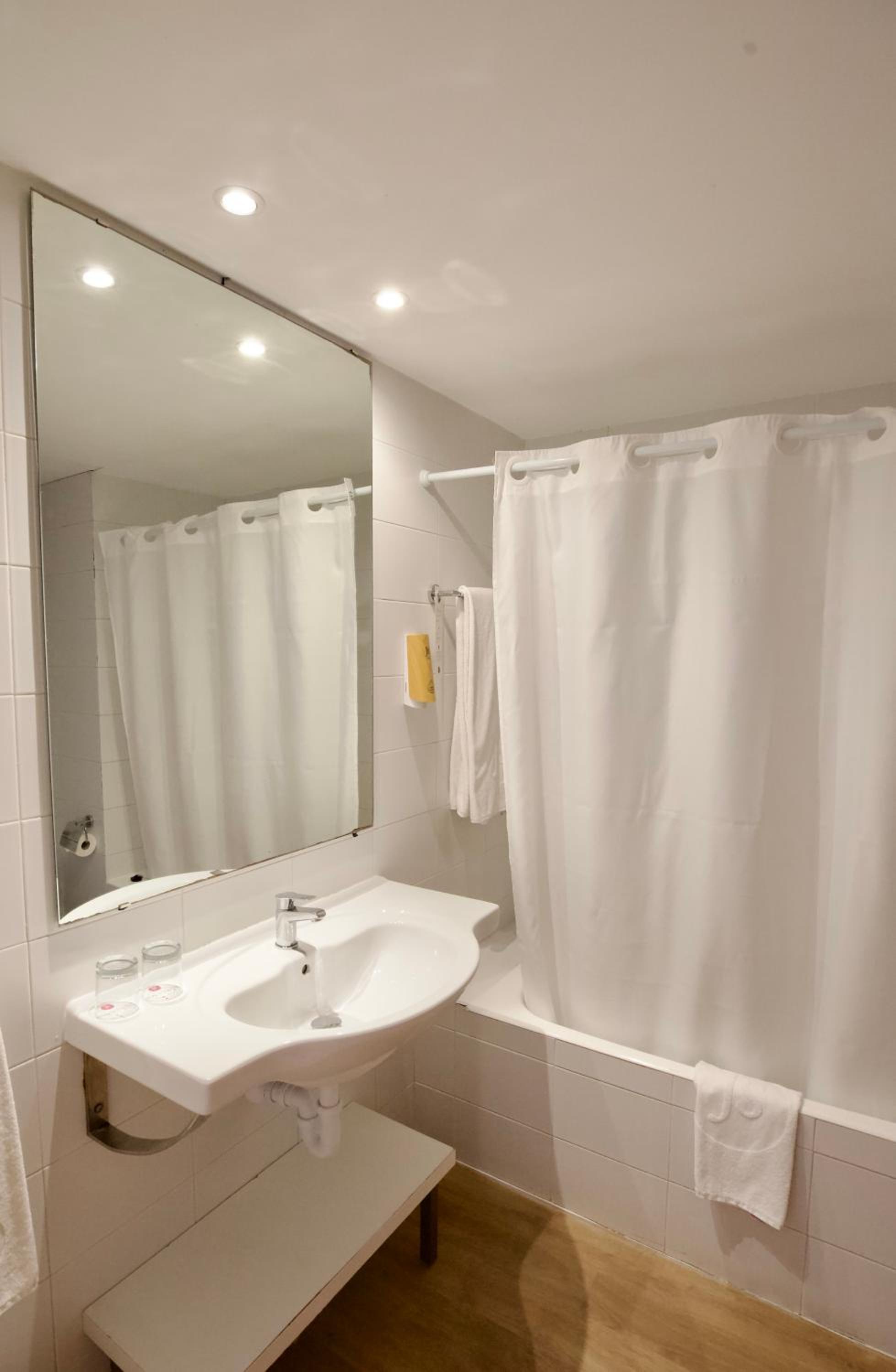 Double Room with Balcony photo 2