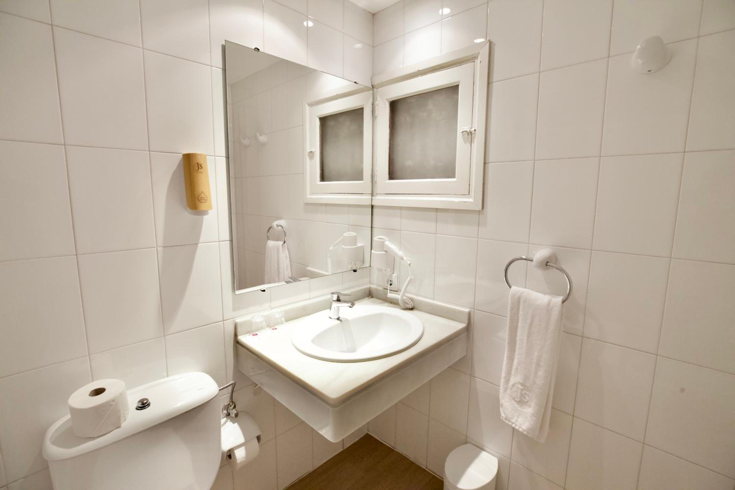 Double Room with Balcony (1 Adult)