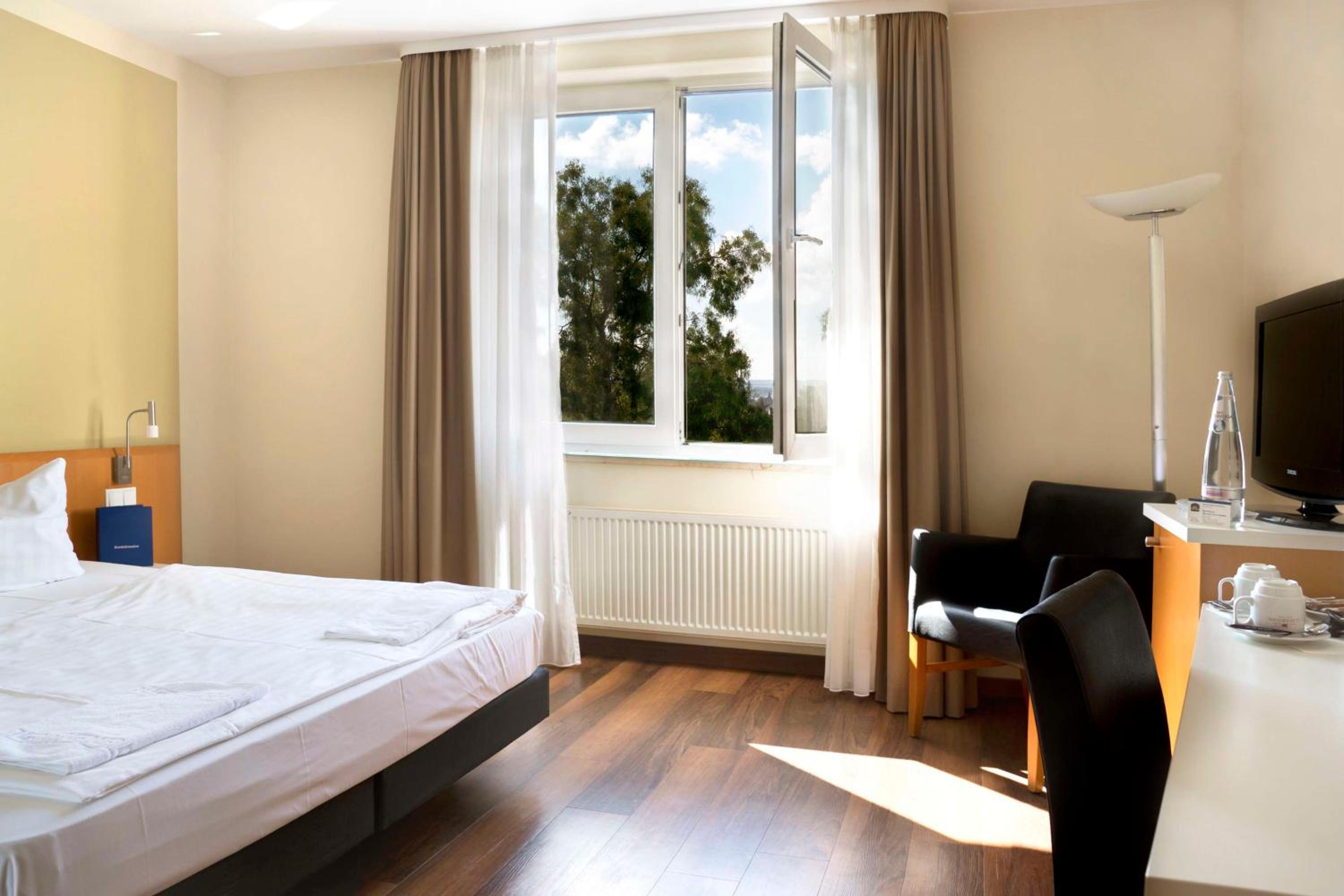 Standard Double or Twin Room - Photo 1