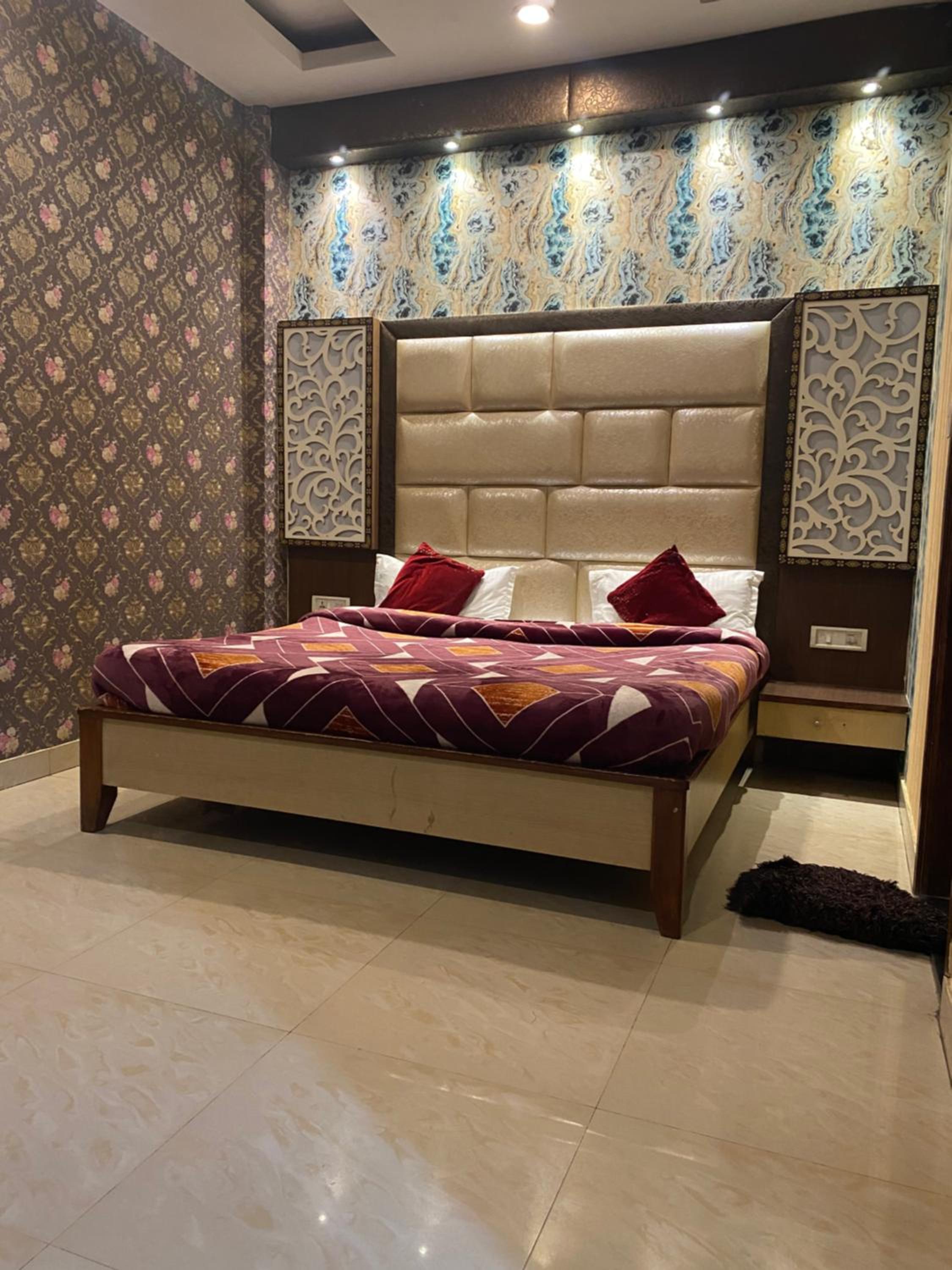Deluxe Double Room (2 Adults + 1 Child)