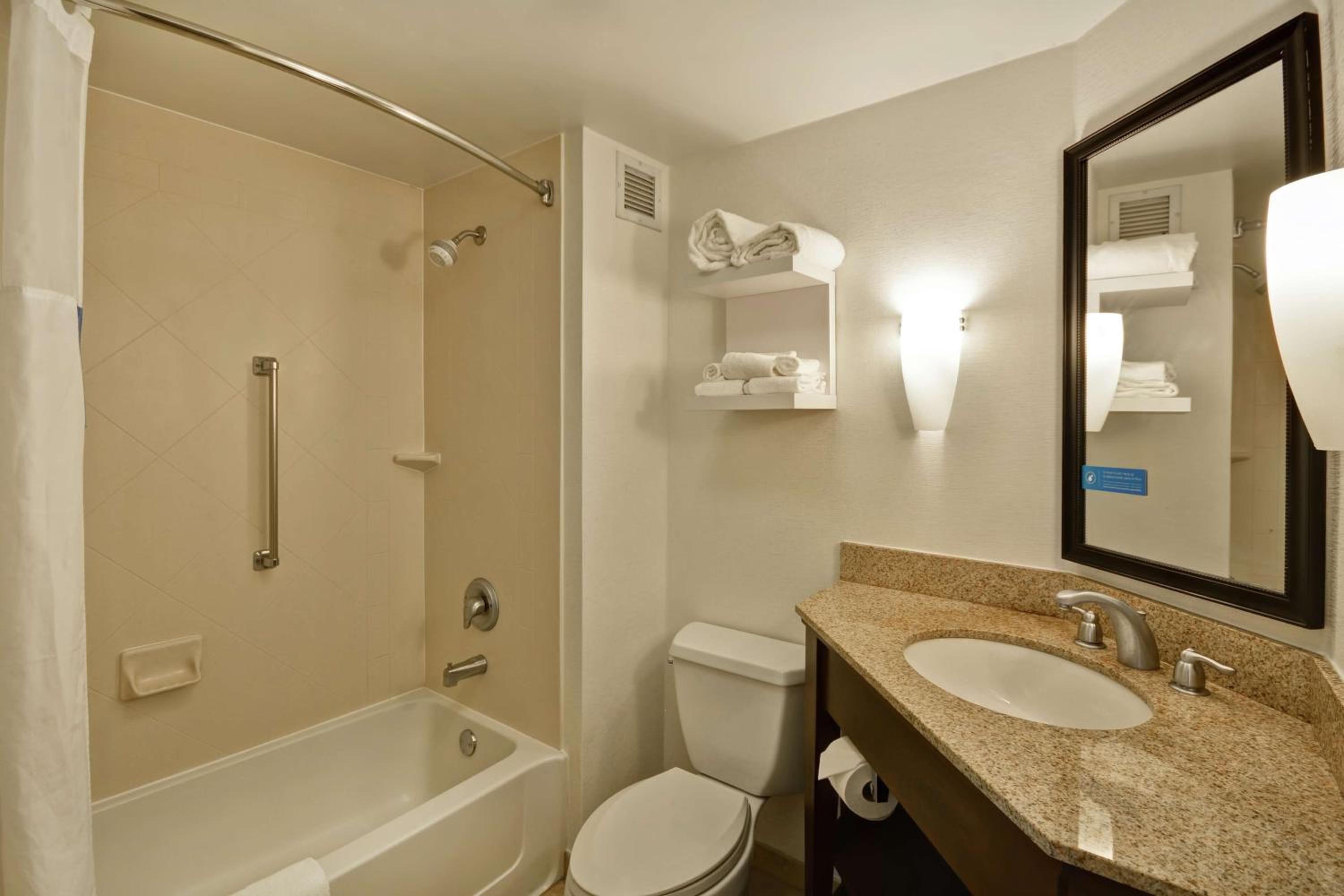 Queen Room with Two Queen Beds with Microwave and Mini-Fridge - Non-Smoking - Photo 2