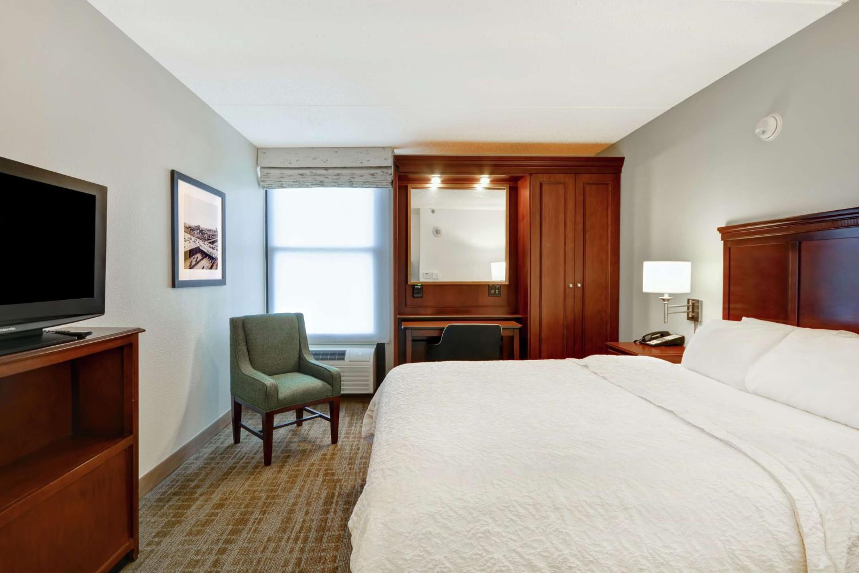 Queen Room with Microwave and Mini-Fridge - Disability Access with Tub/Non-Smoking - Photo 2