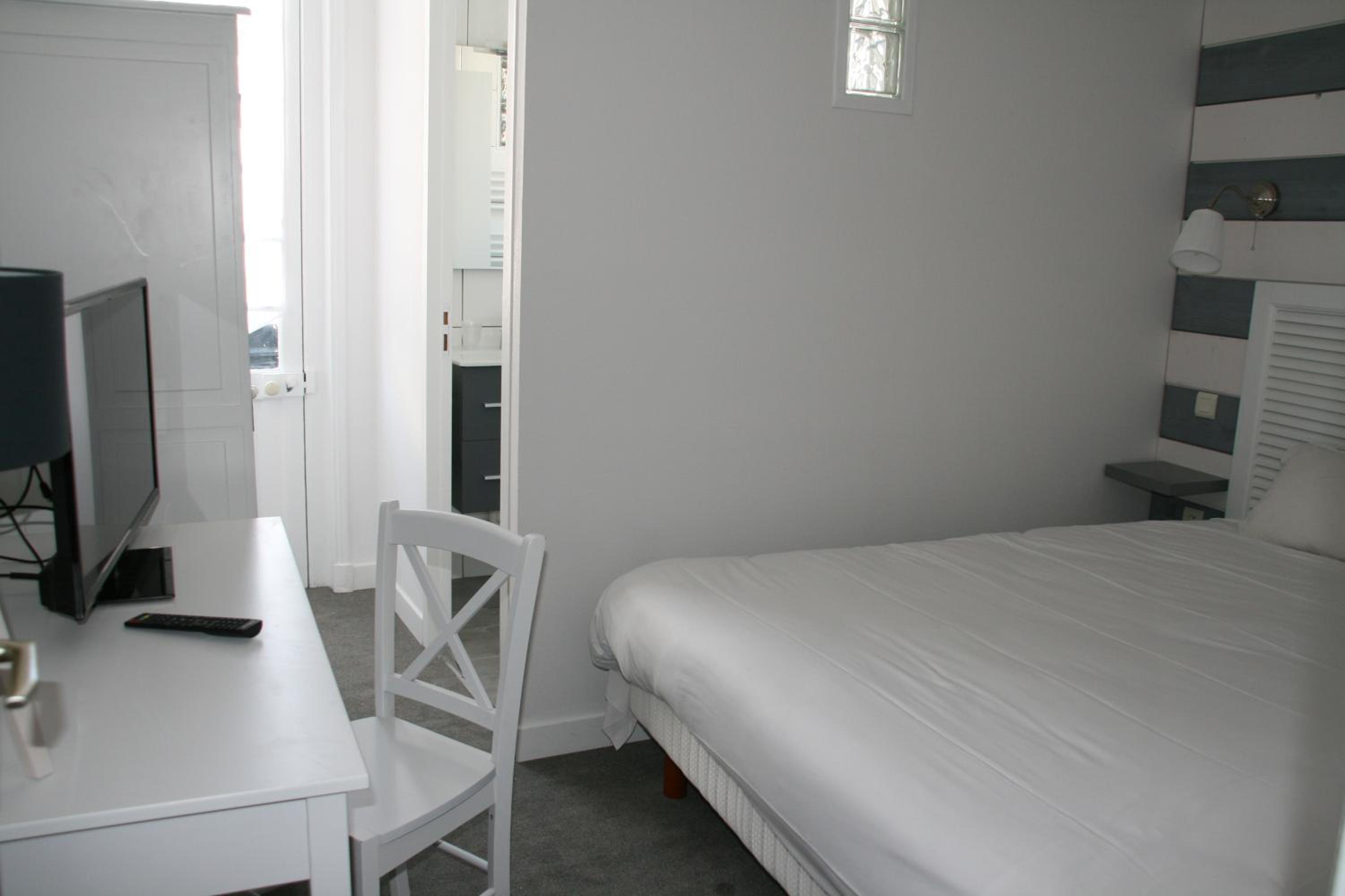 Double Room with Balcony - Photo 1