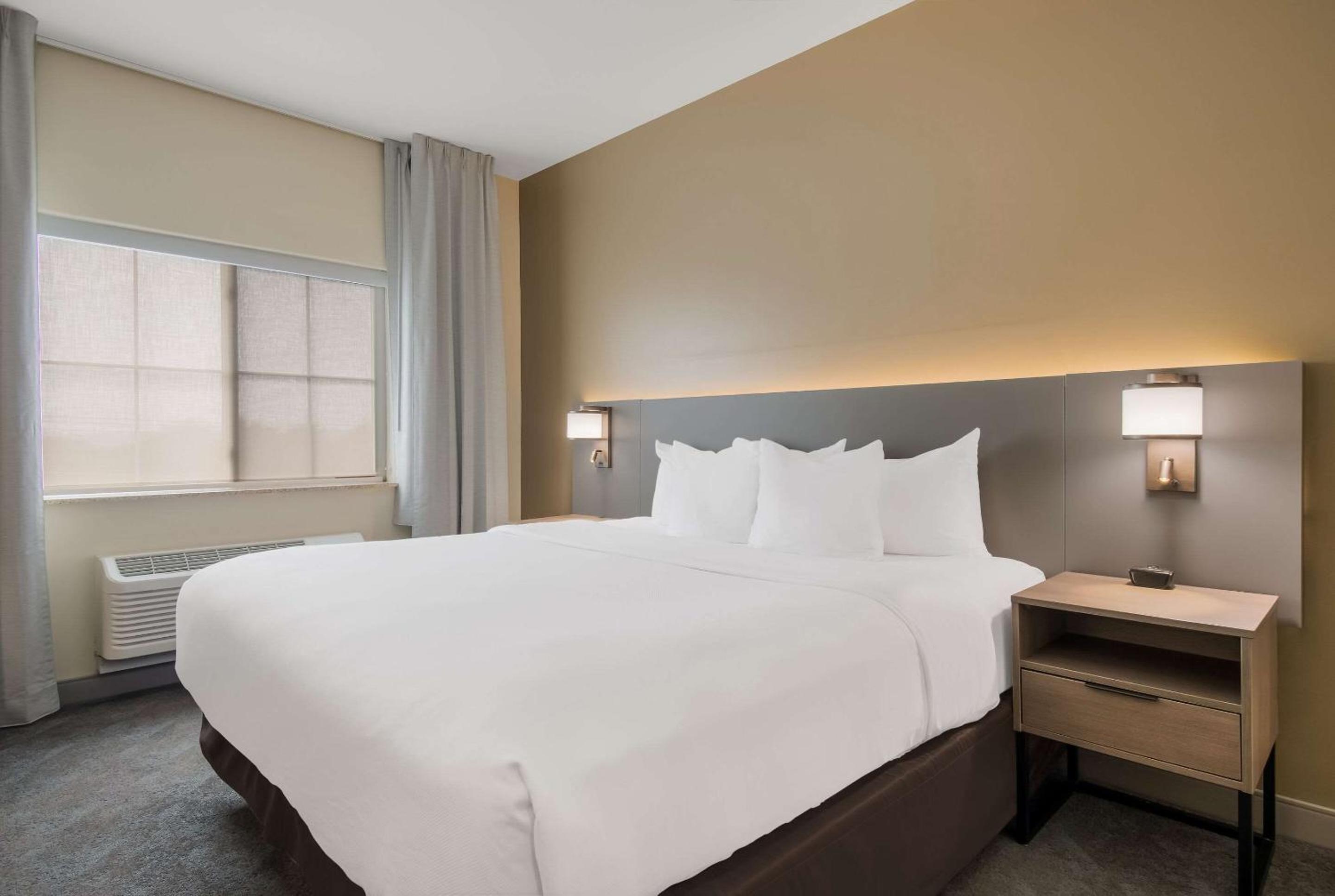 King Room - Non-Smoking photo 1