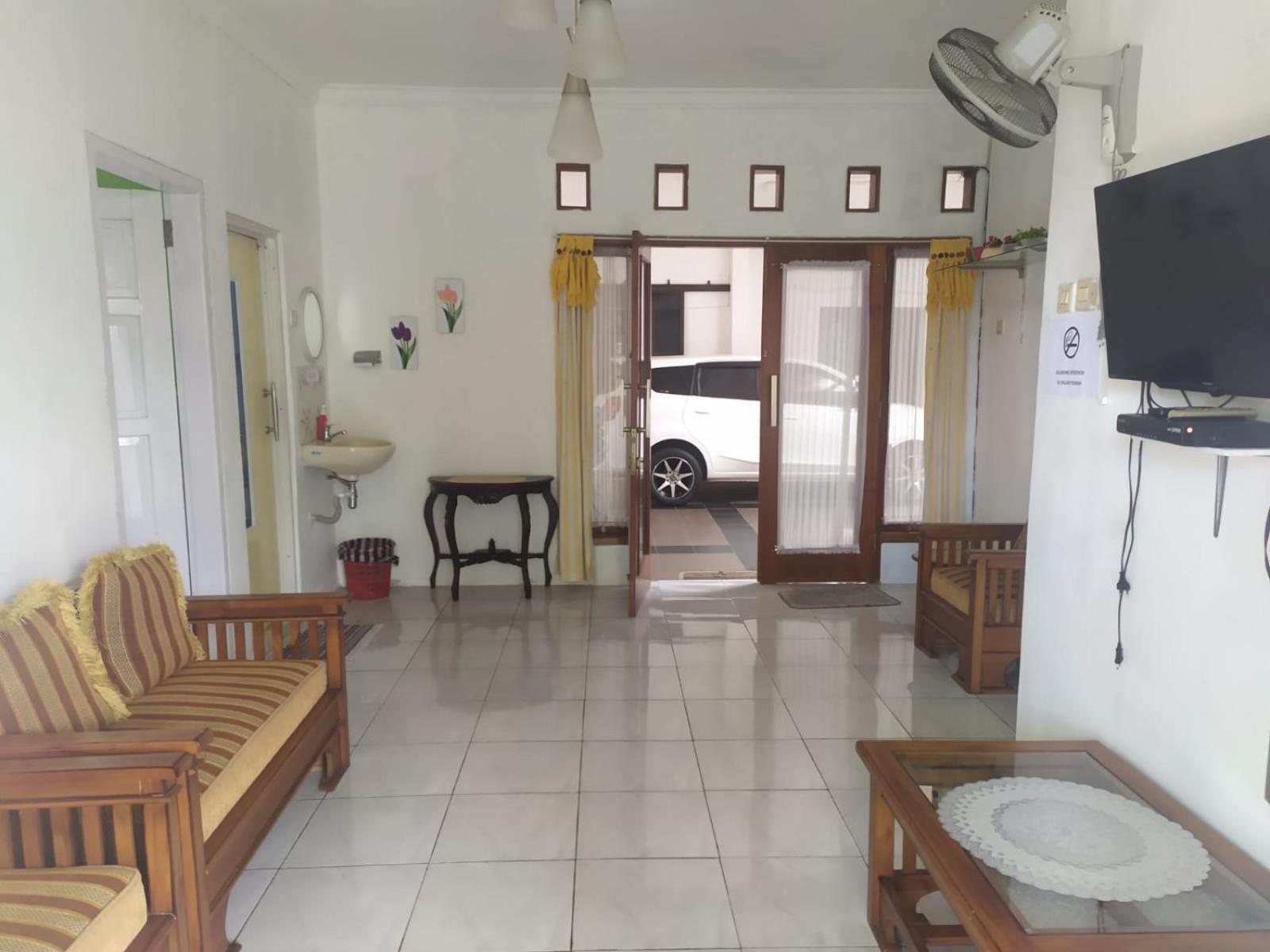 Three-Bedroom House - Photo 6