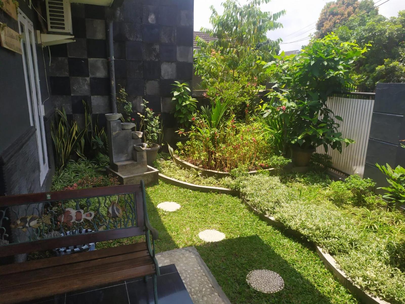 Three-Bedroom House - Photo 5