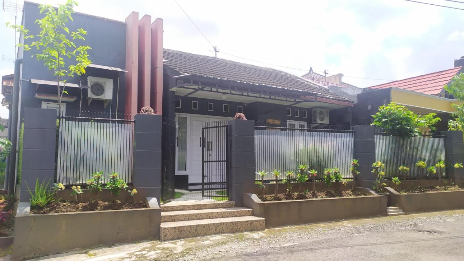 Three-Bedroom House - Photo 2