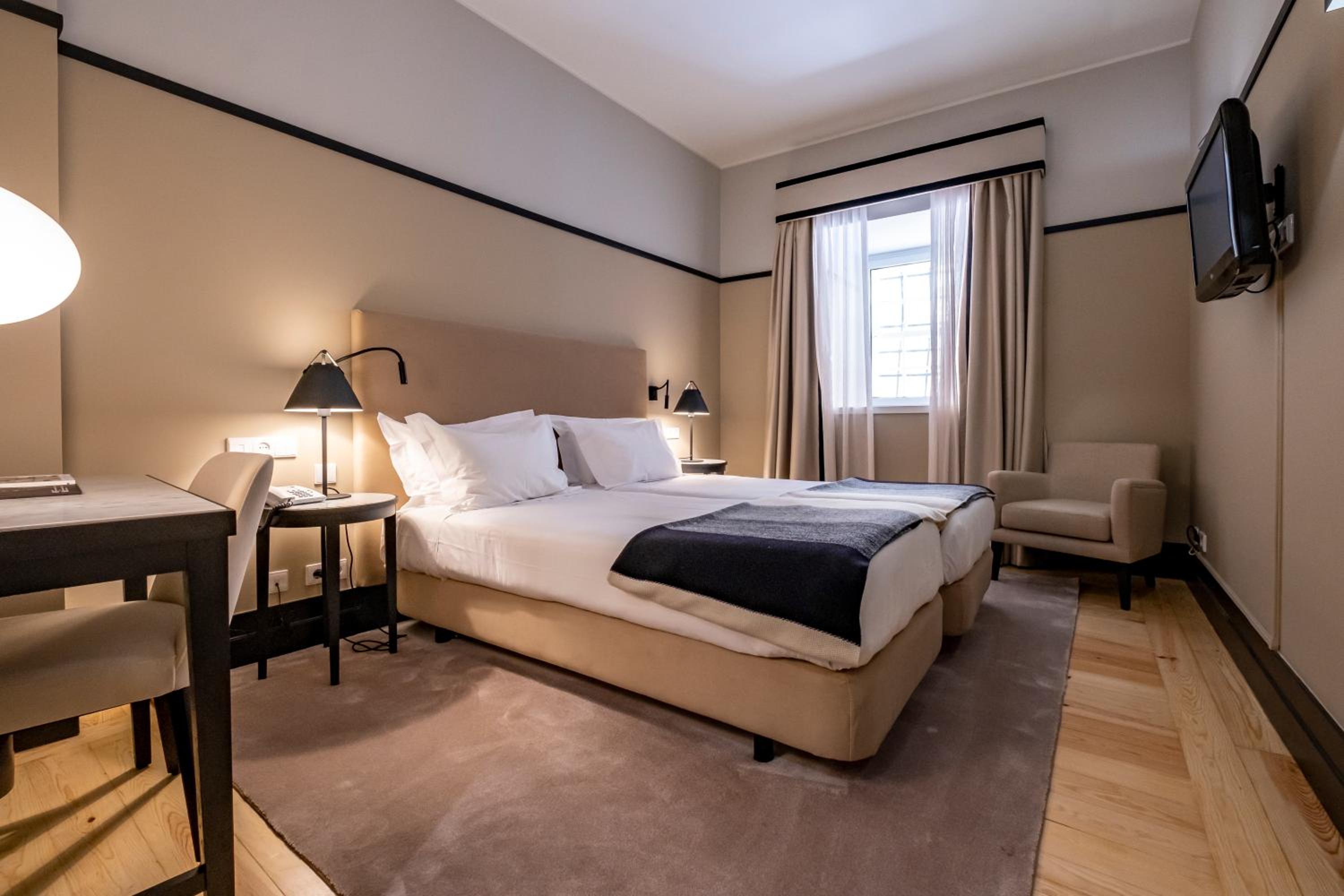 Superior Double or Twin Room - Photo 9