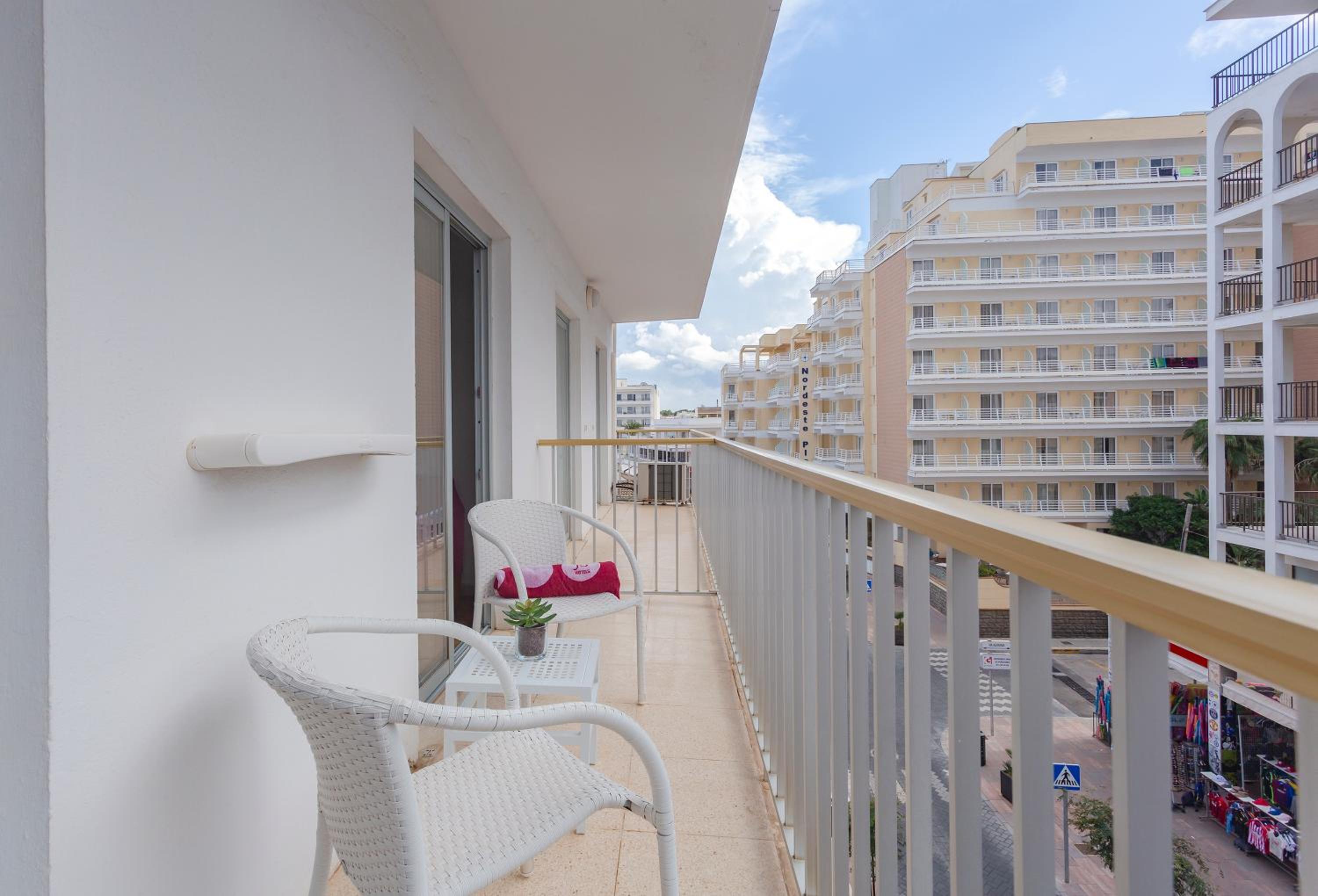 Double Room with Living Room and Balcony photo 2