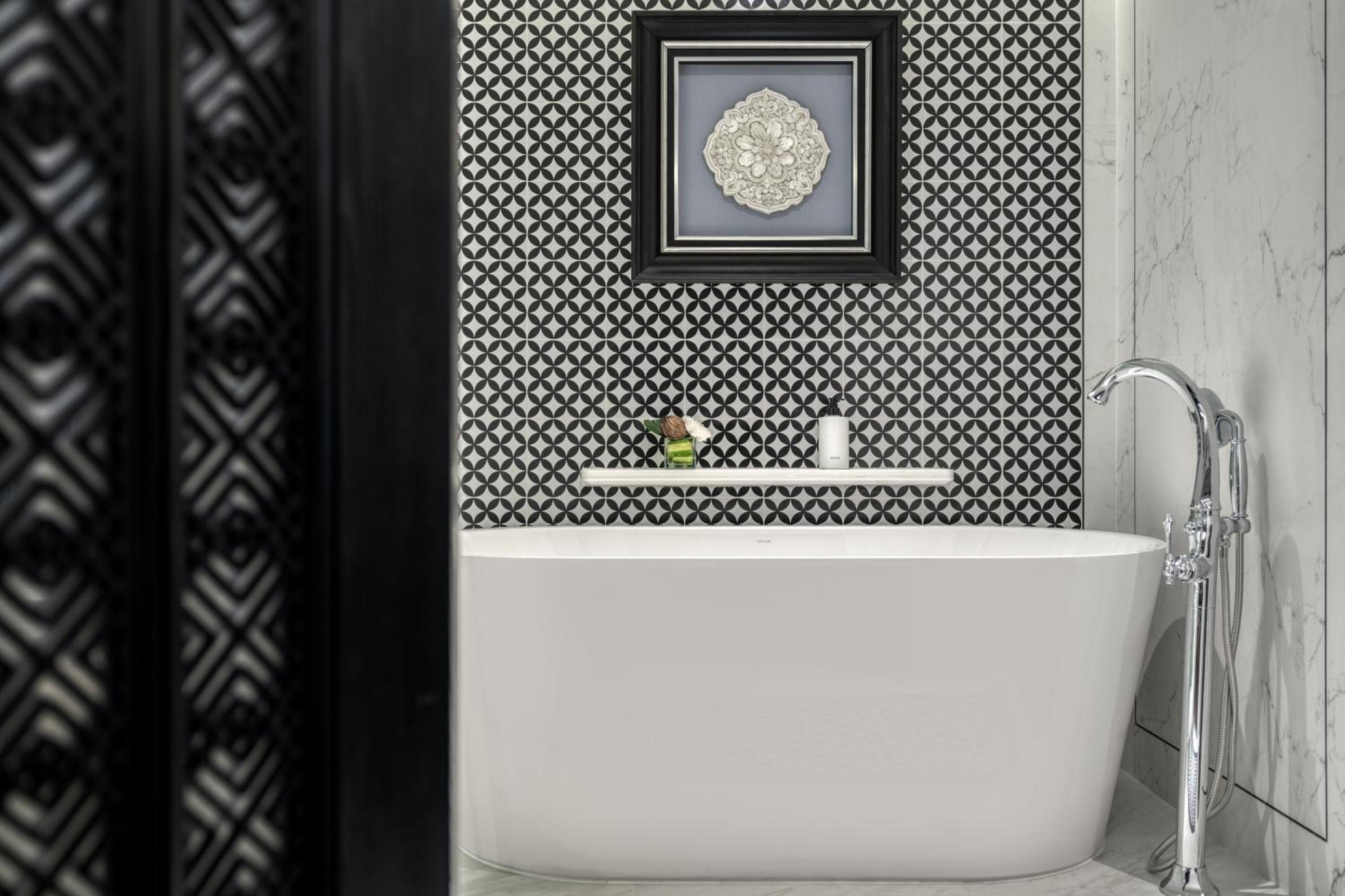 Premium King Room - Photo 2