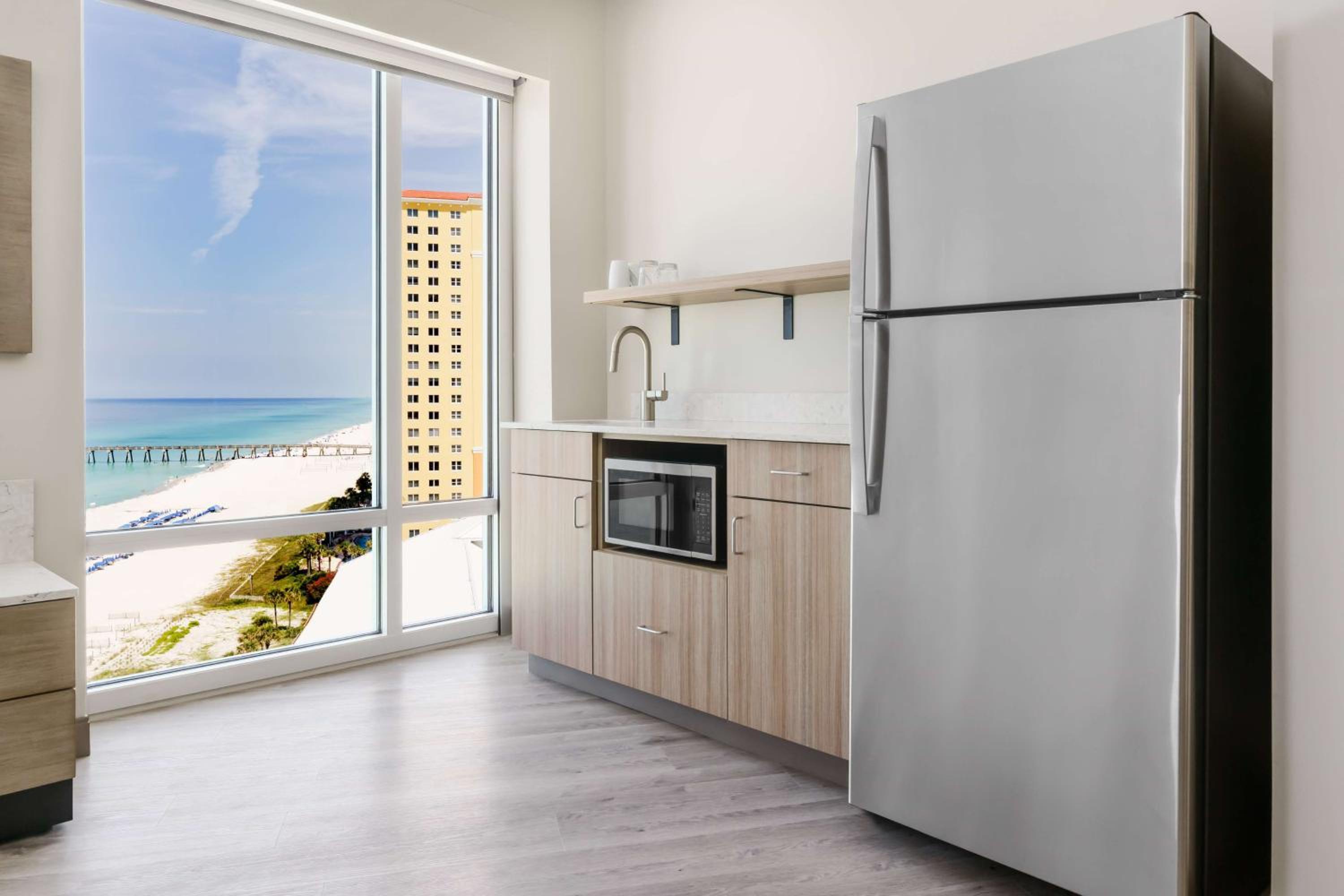 One-Bedroom King Suite with Balcony and Gulf View - Photo 3