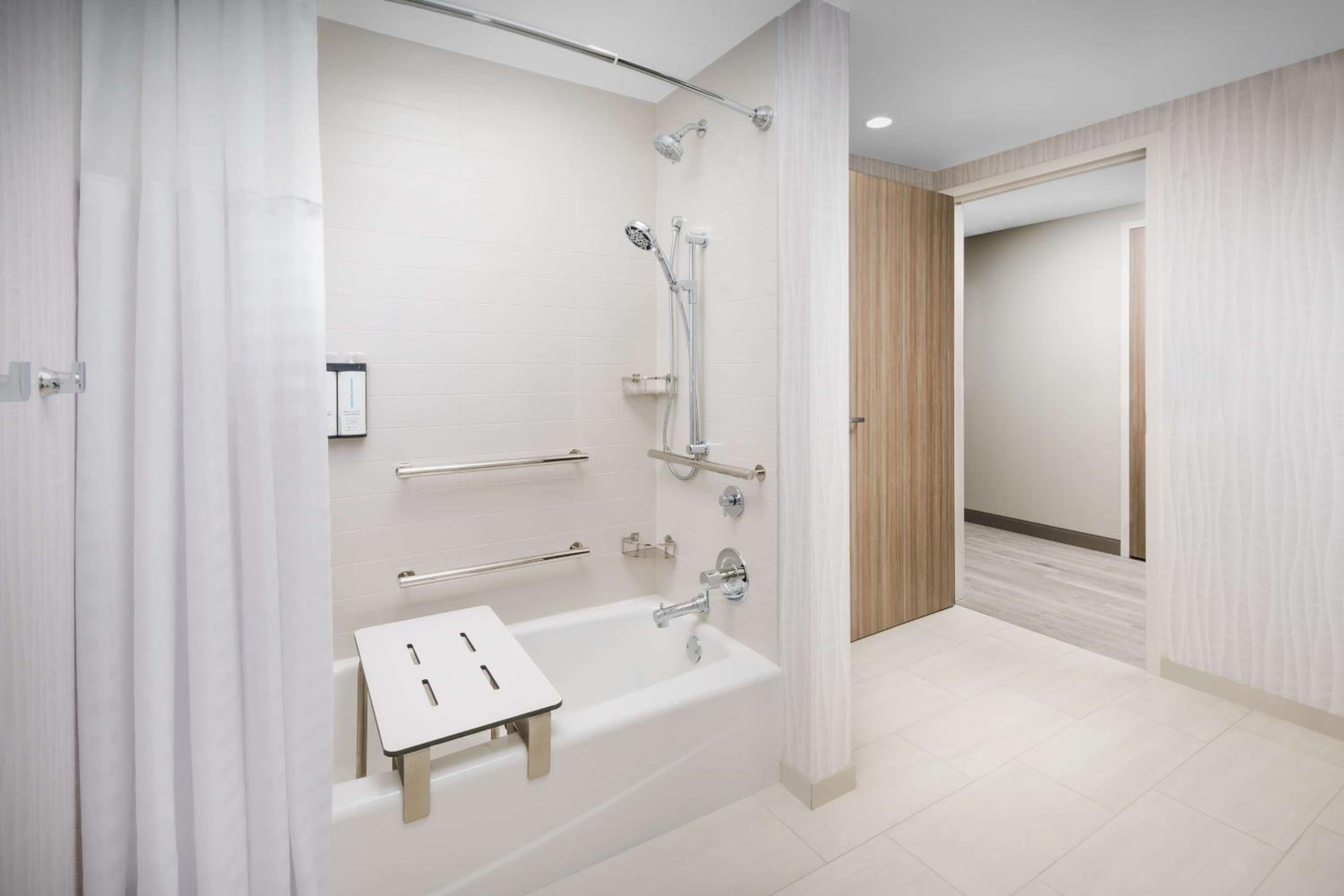 King Room with Sofa Bed and Accessible Tub - Photo 4