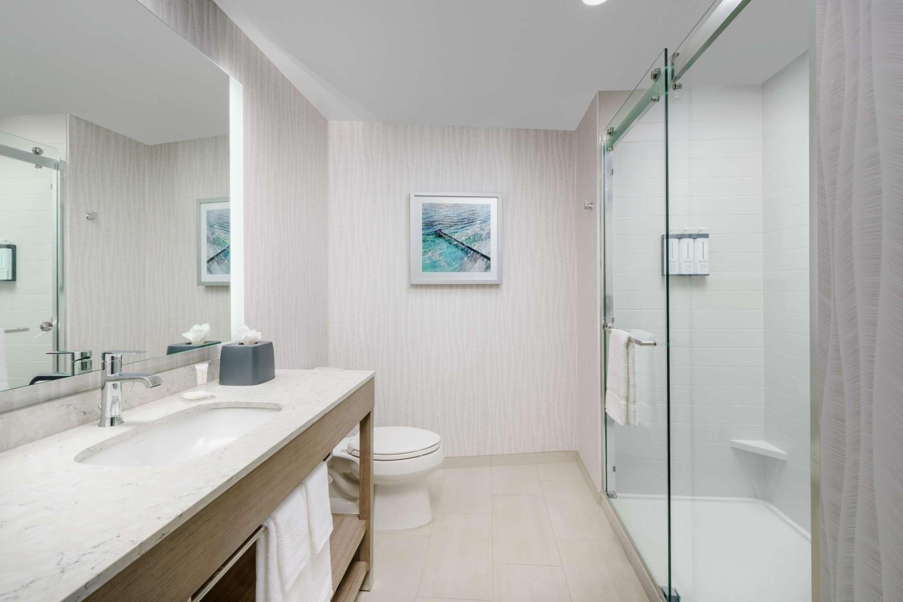 One-Bedroom King Suite with Balcony and Gulf View - High Floor - Photo 3
