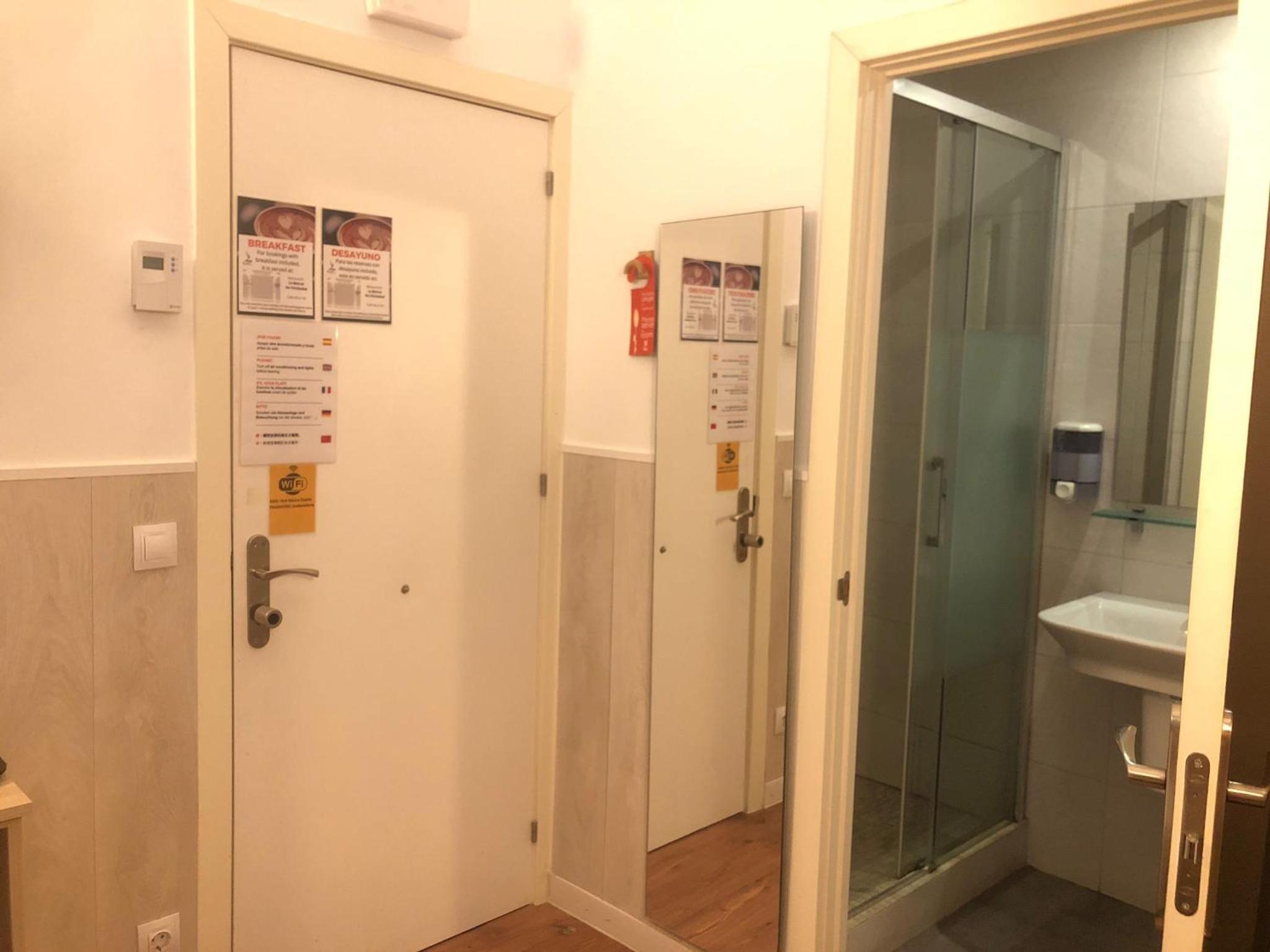 Single Room photo 3