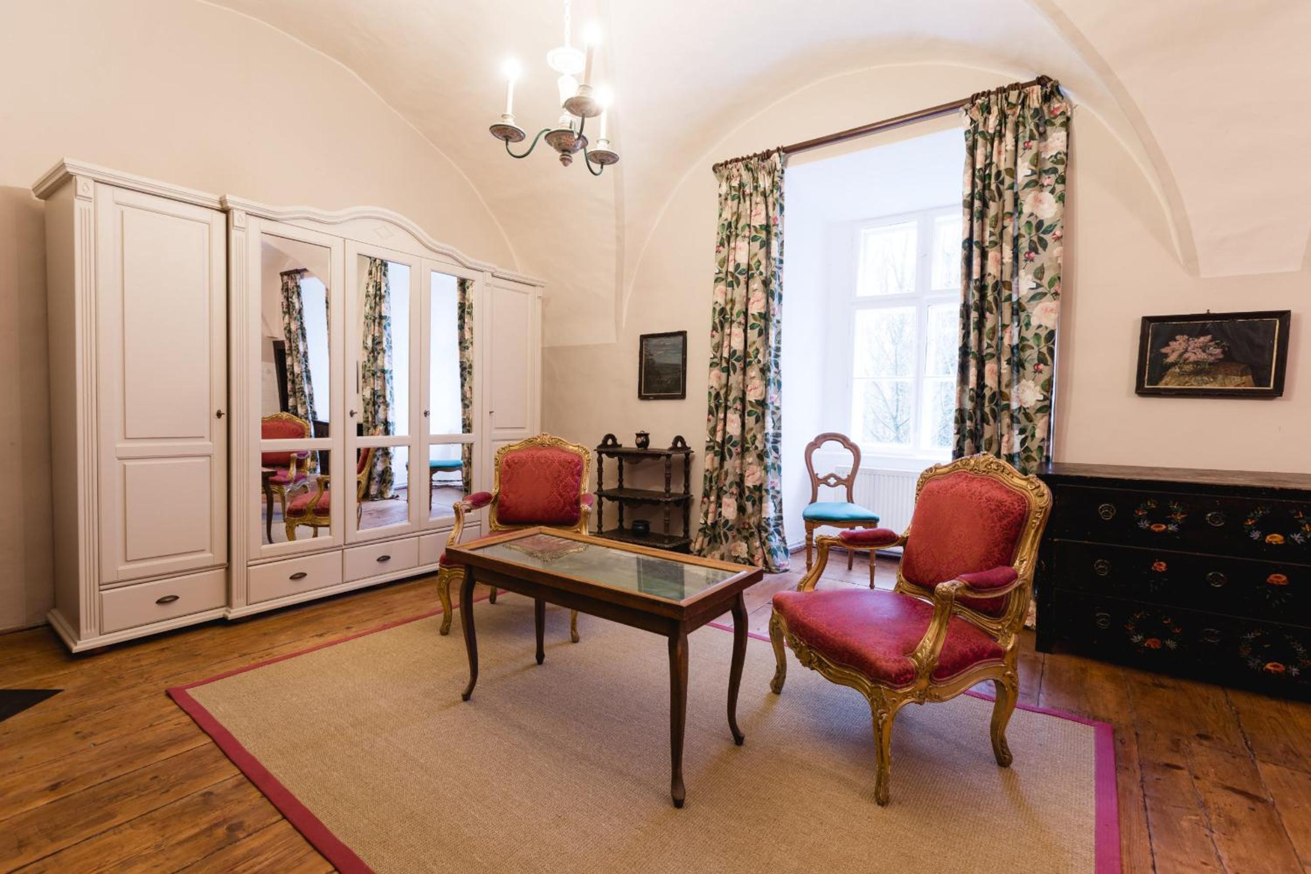Deluxe Double Room - Photo 9