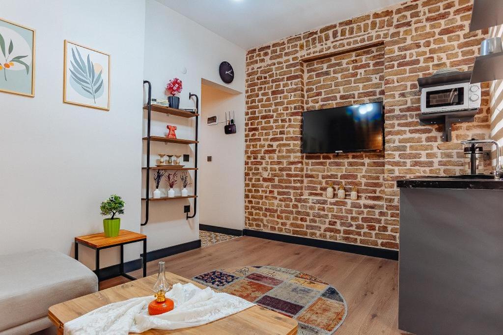 One-Bedroom Apartment photo 2