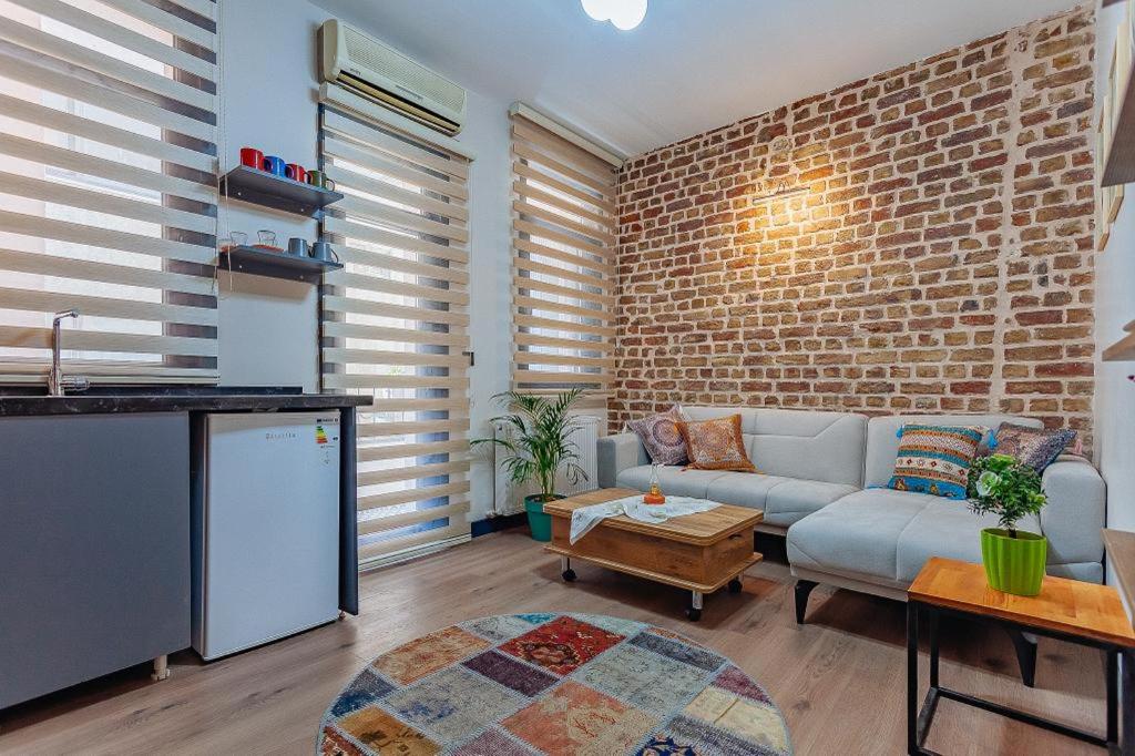 One-Bedroom Apartment photo 1
