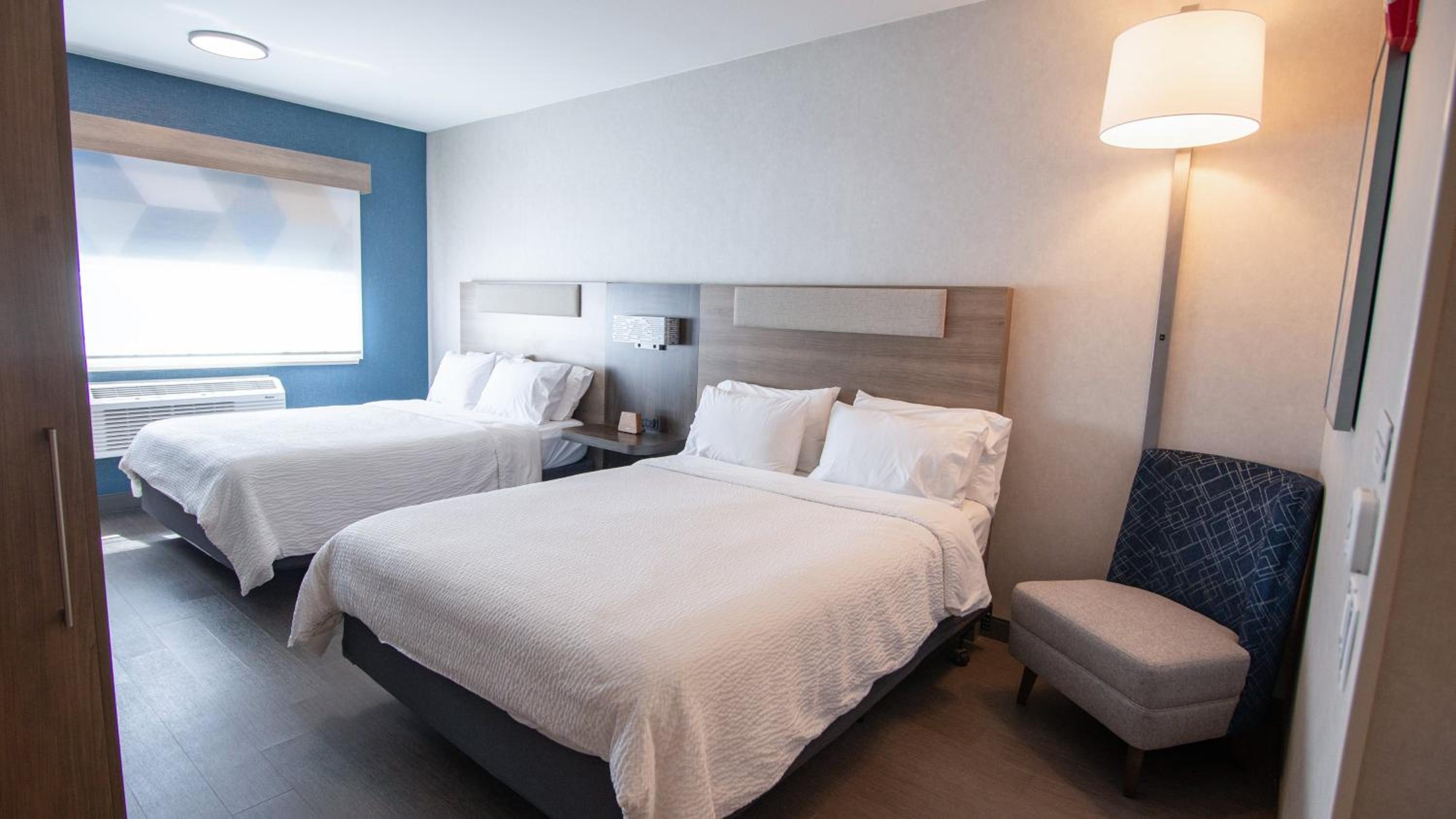 Standard Queen Room with Two Queen Beds and Mobility Accessible Tub