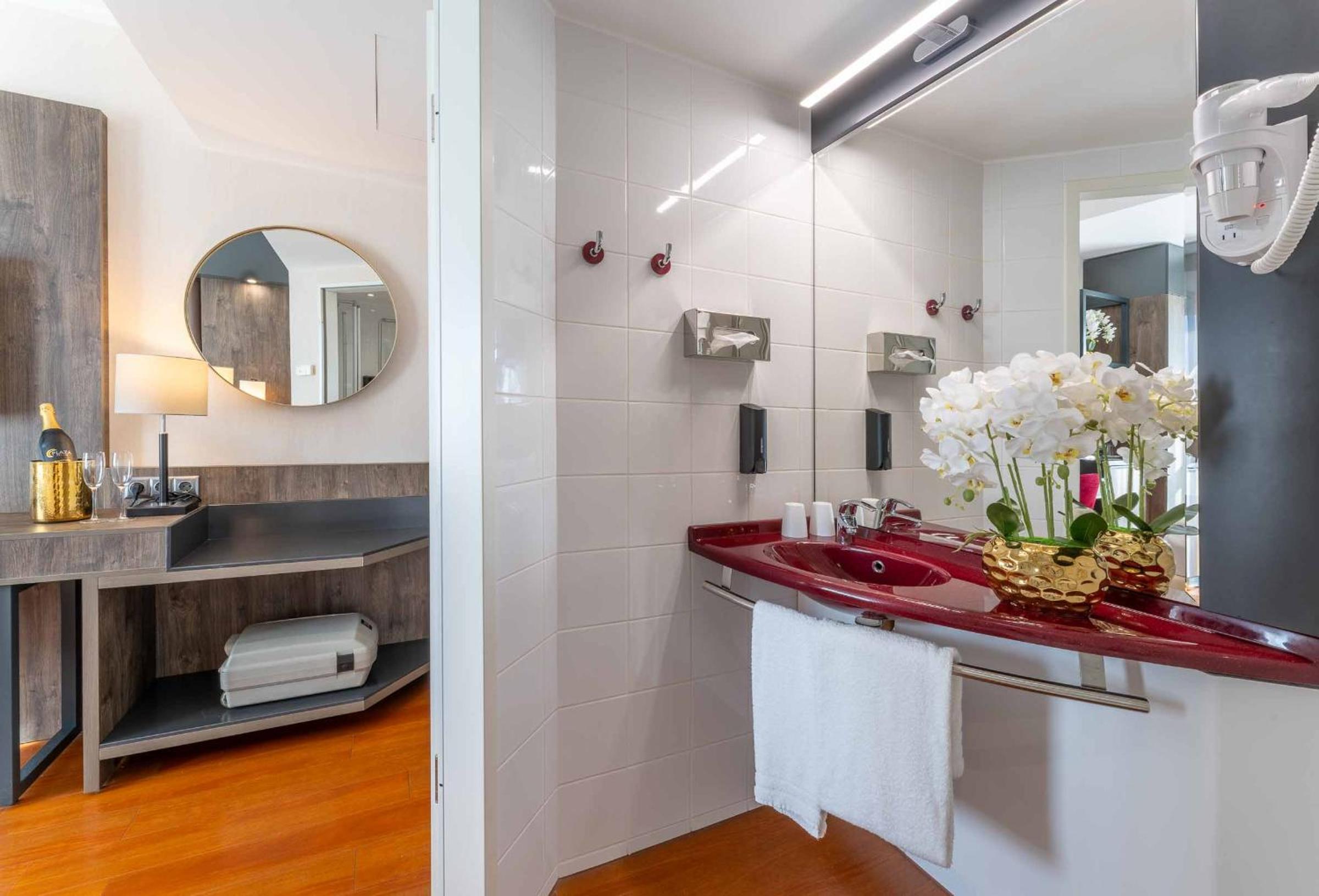 Standard Double Room - Photo 6