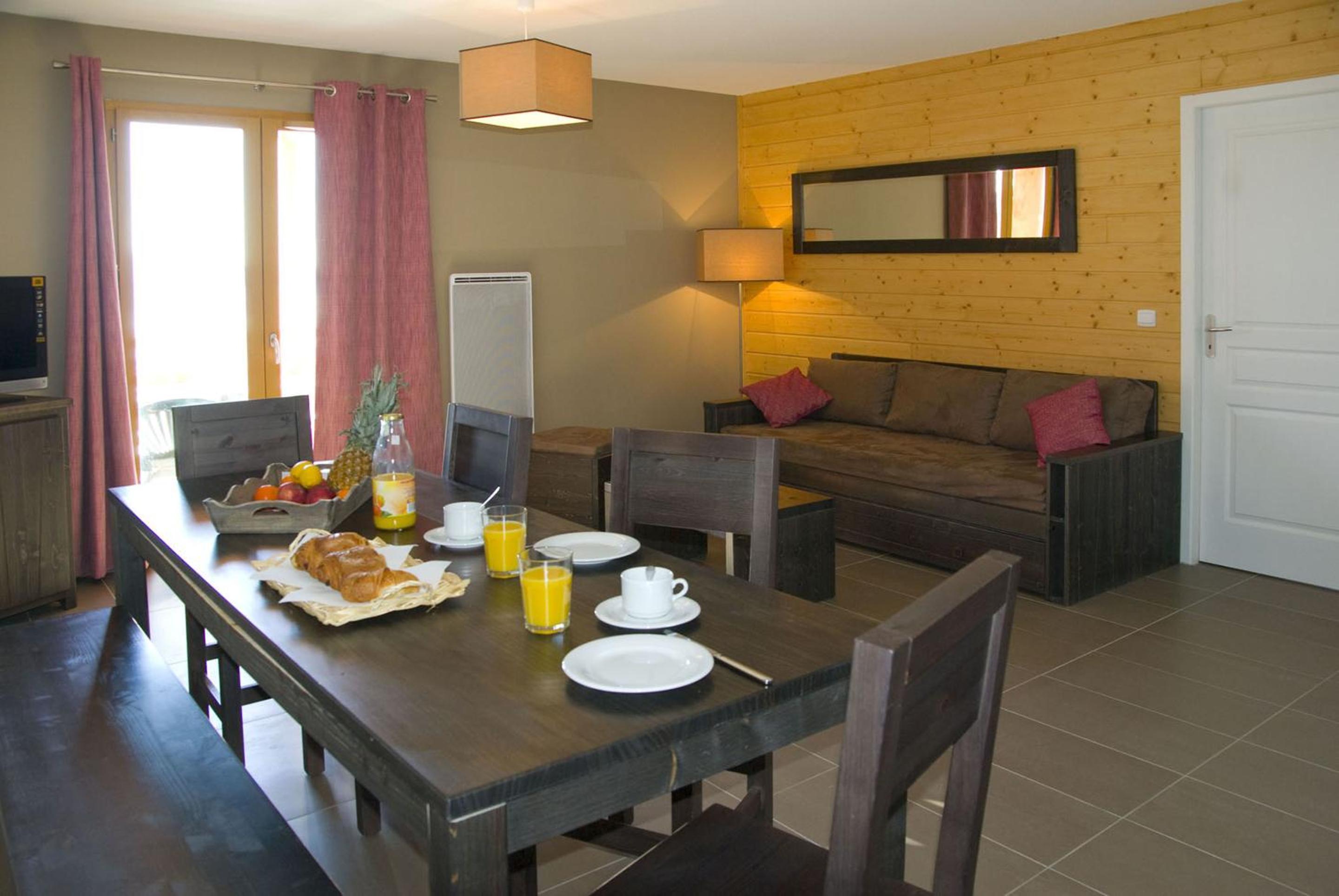 One-Bedroom Alcove or Two-Bedrooms (6 Adults)