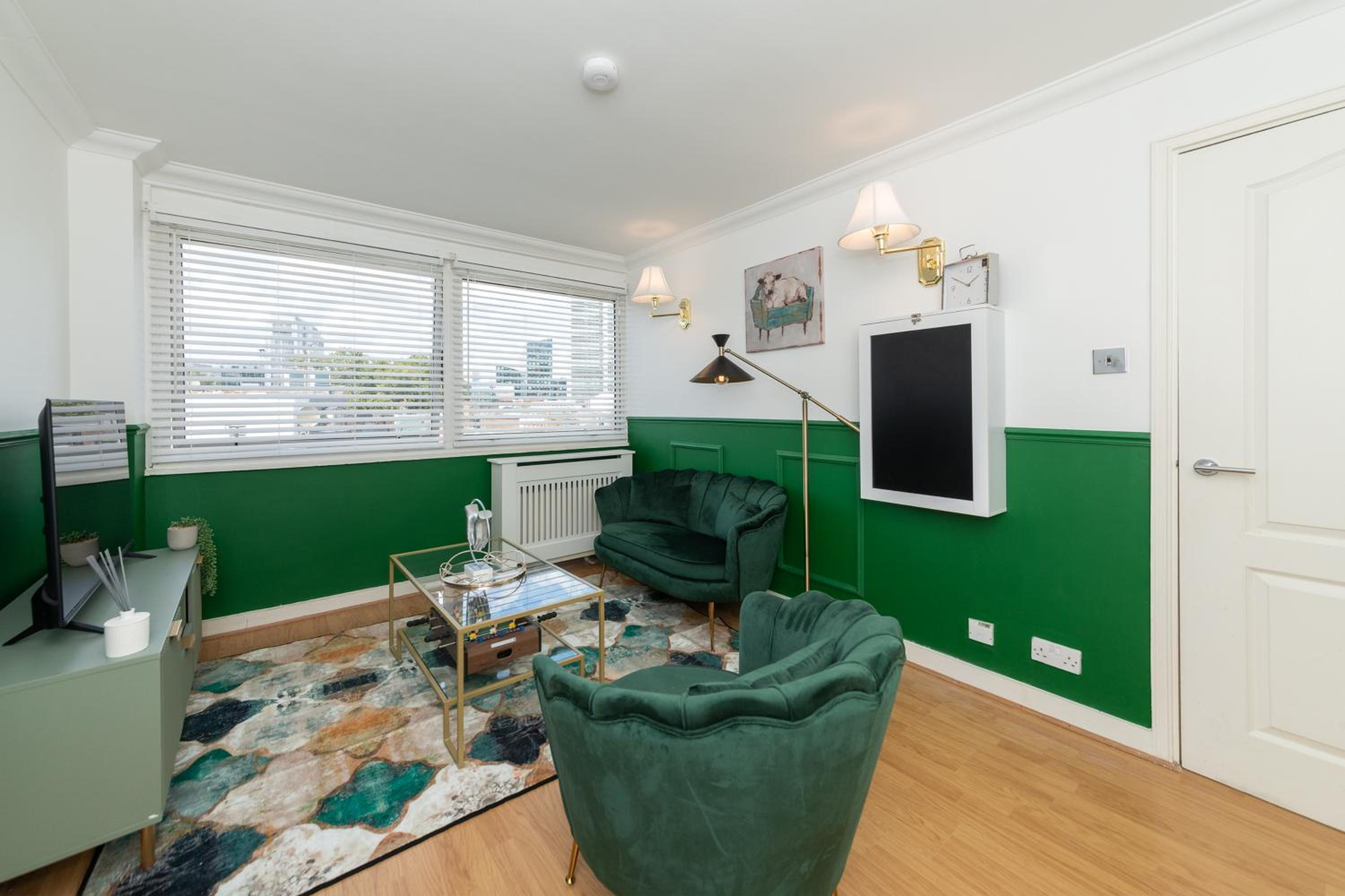 One-Bedroom Apartment photo 2