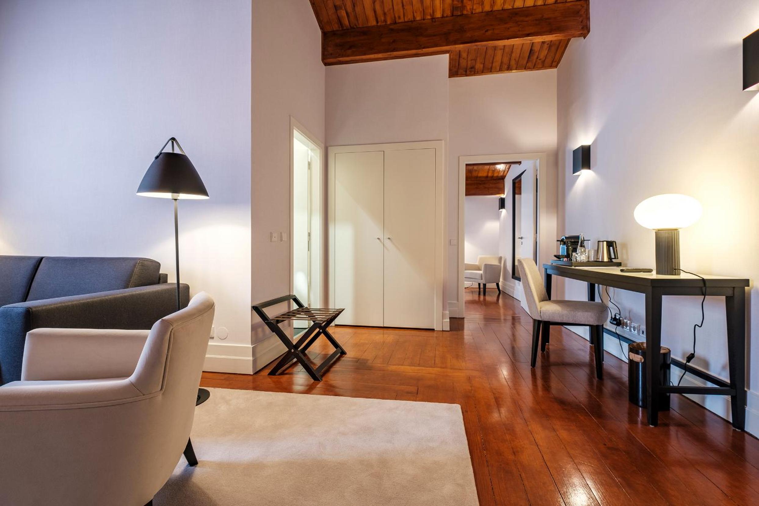 Superior Suite - Photo 4