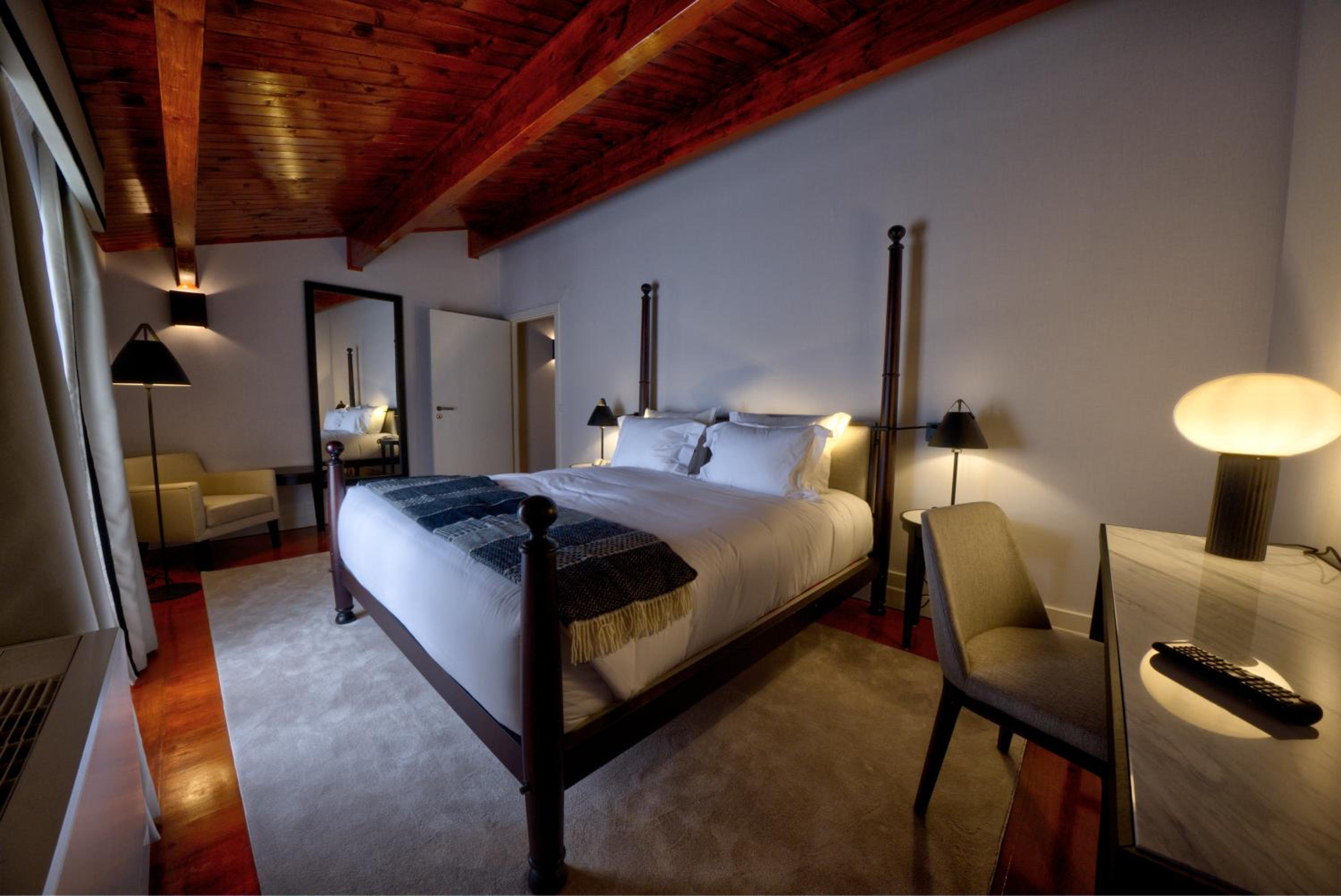 Superior Suite - Photo 10