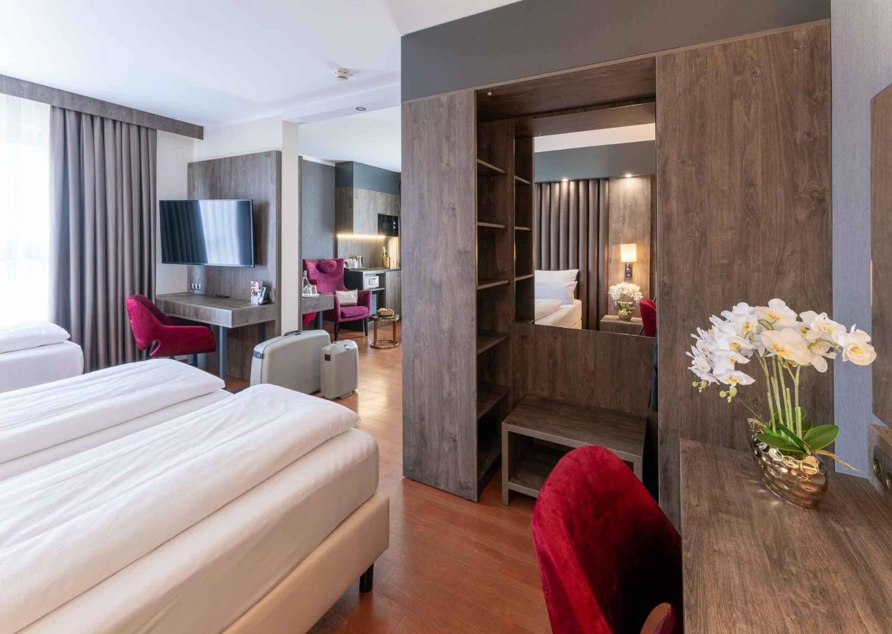 Suite - Photo 2
