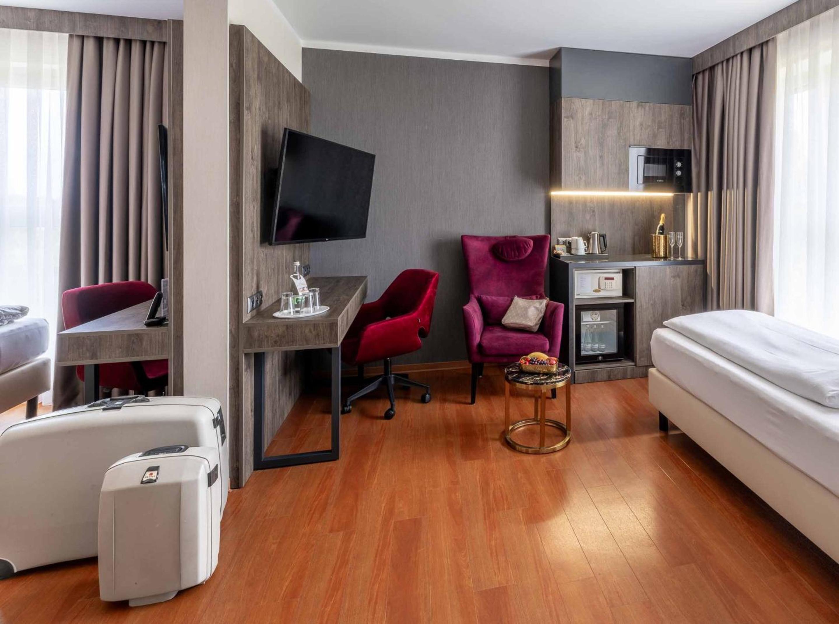 Suite - Photo 3