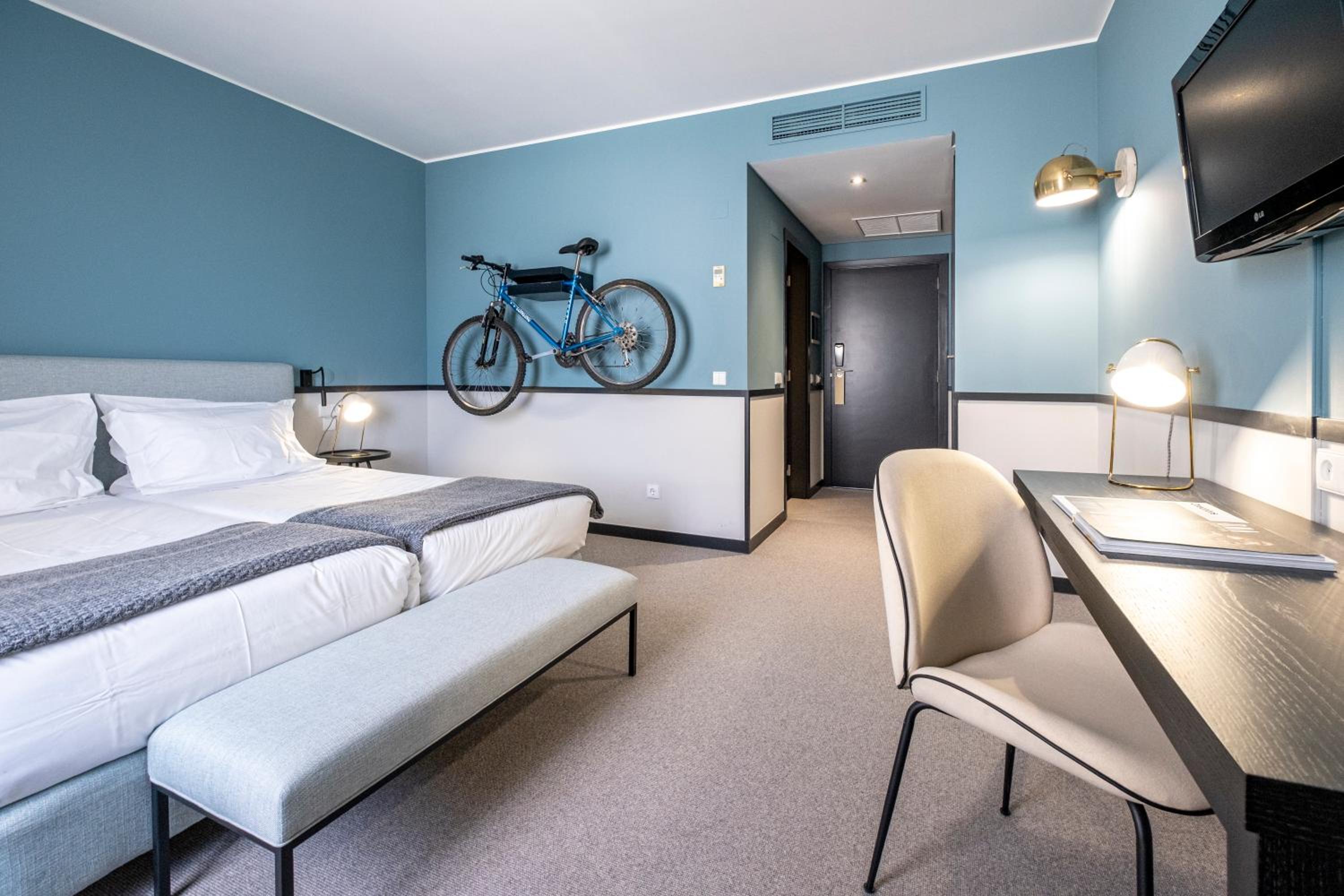 Standard Double or Twin Room - Photo 7