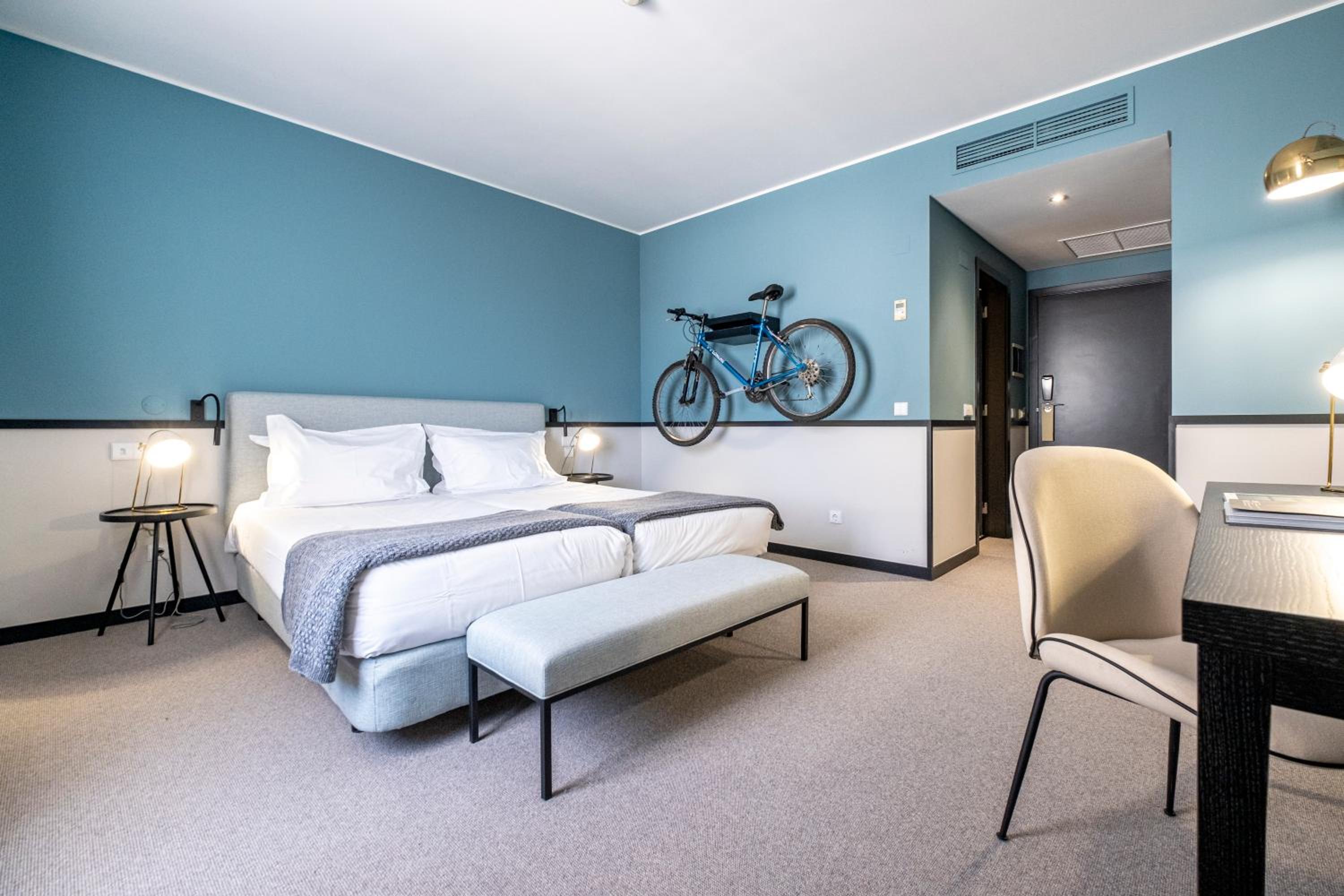 Standard Double or Twin Room - Photo 11