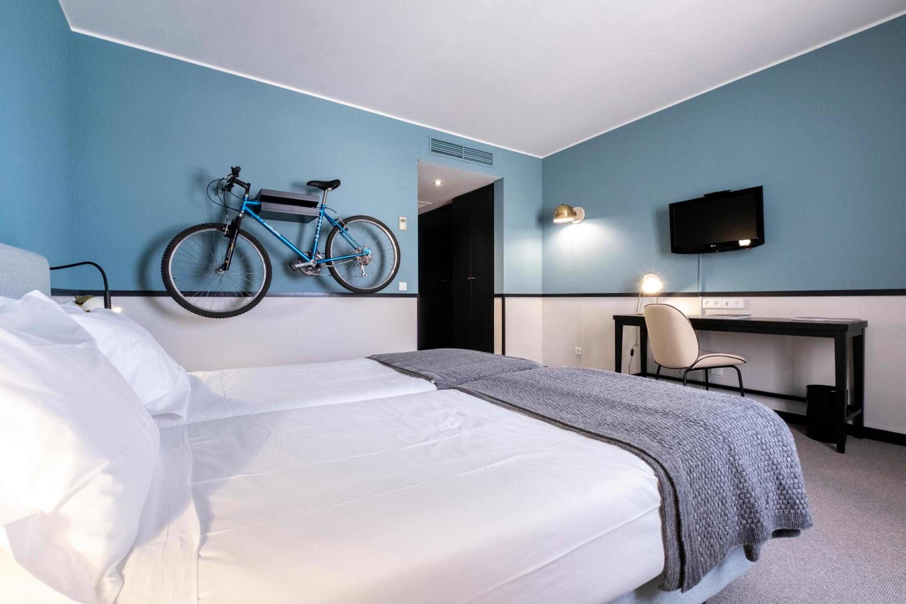 Standard Double or Twin Room - Photo 10