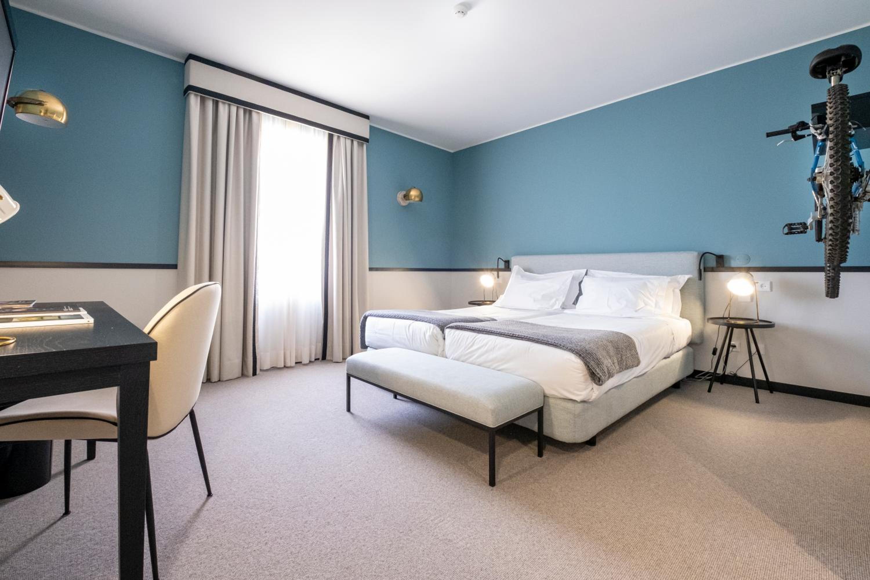 Standard Double or Twin Room - Photo 8