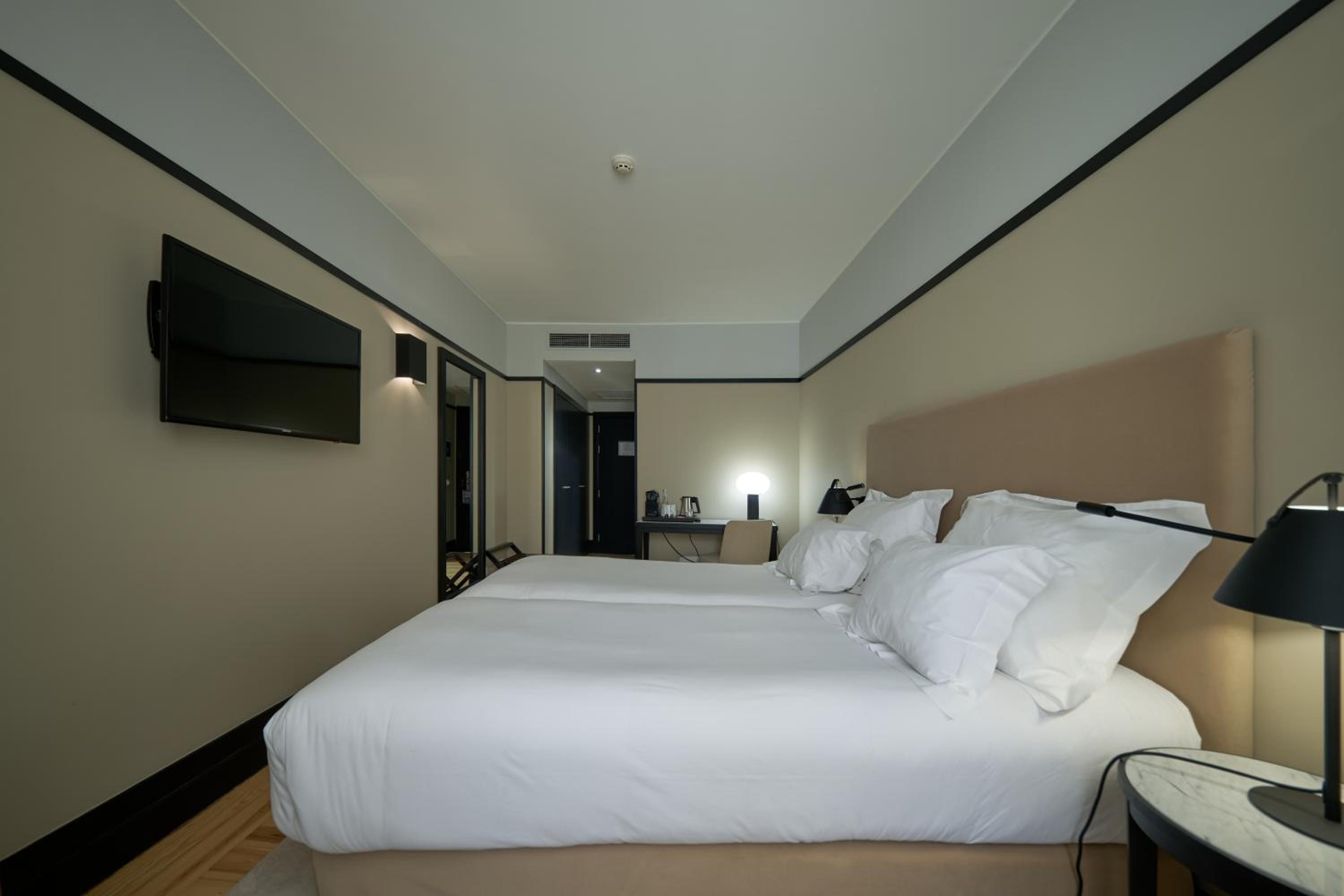 Double or Twin Room - Photo 6