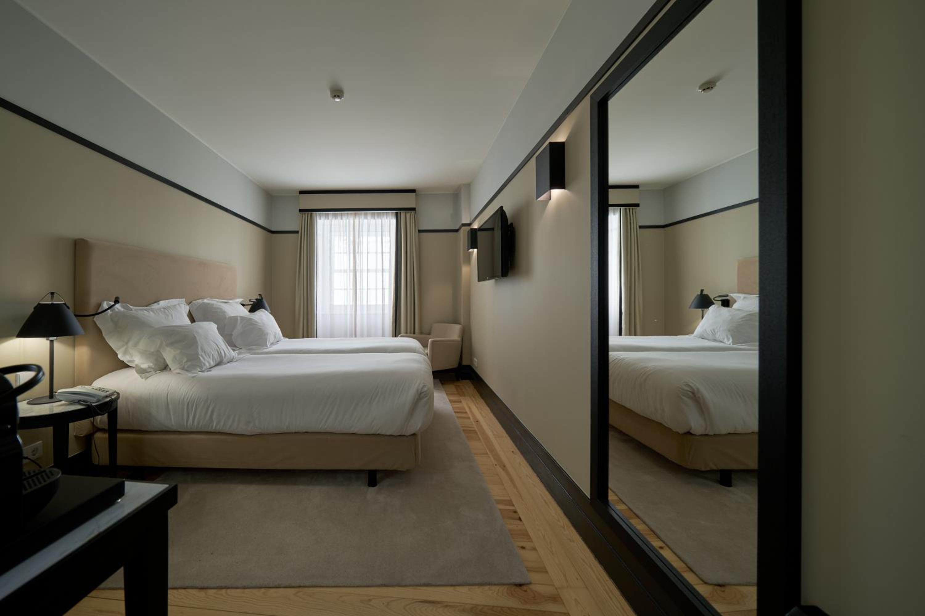 Double or Twin Room - Photo 8